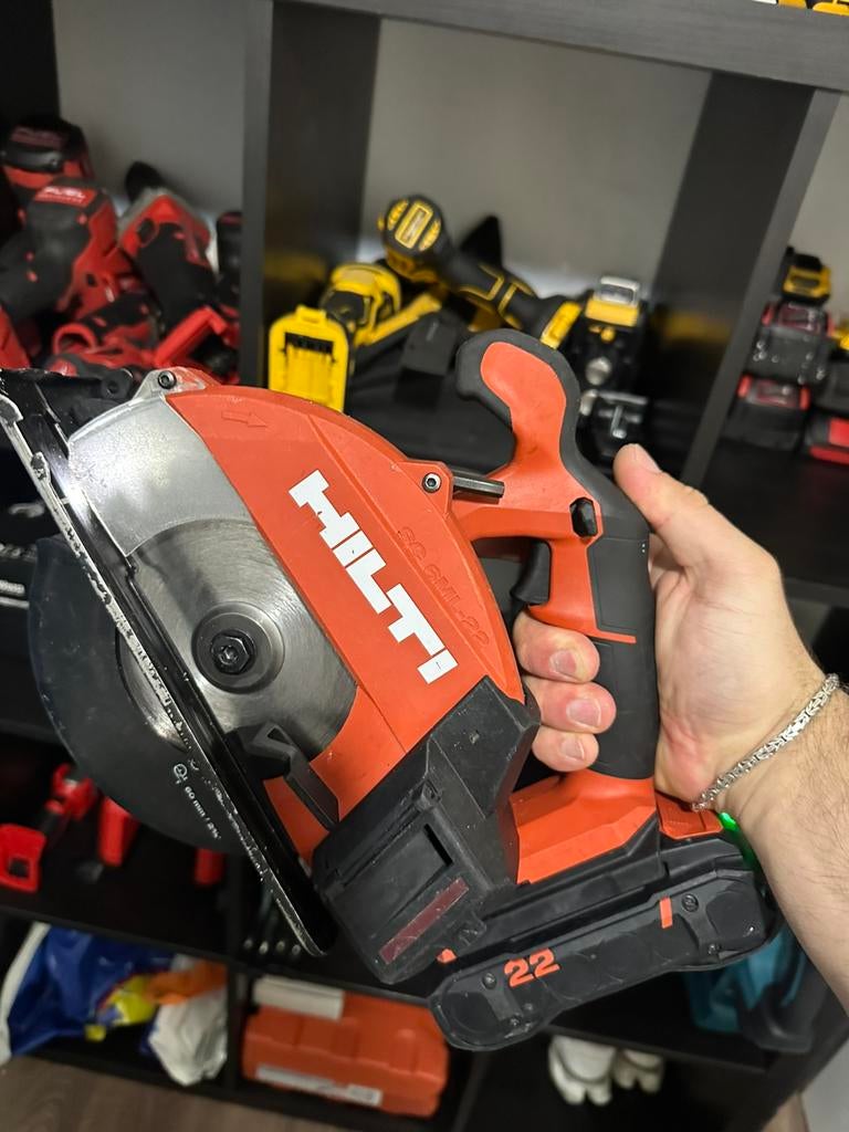 Hilti cirkelzaag met accu, Ophalen, Cirkelzaag, Zo goed als nieuw, 30 tot 70 mm