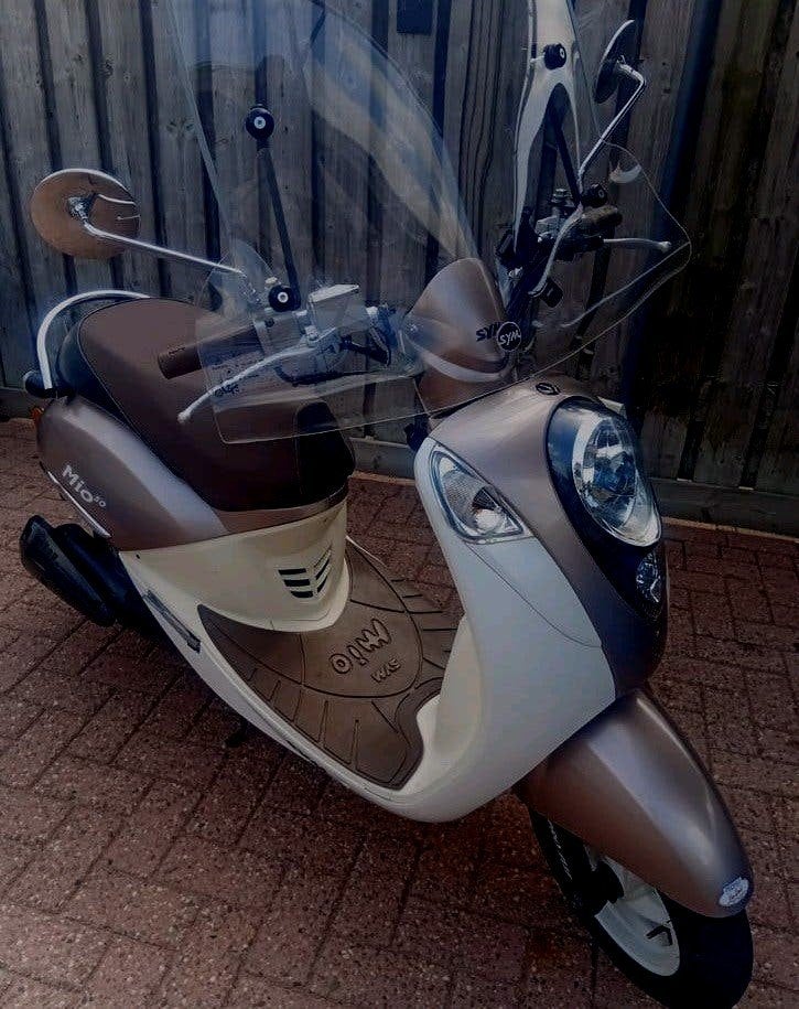 Sim mio in goede staat 8000km, Fietsen en Brommers, Gebruikt, Benzine, 50 cc, Maximaal 25 km/u