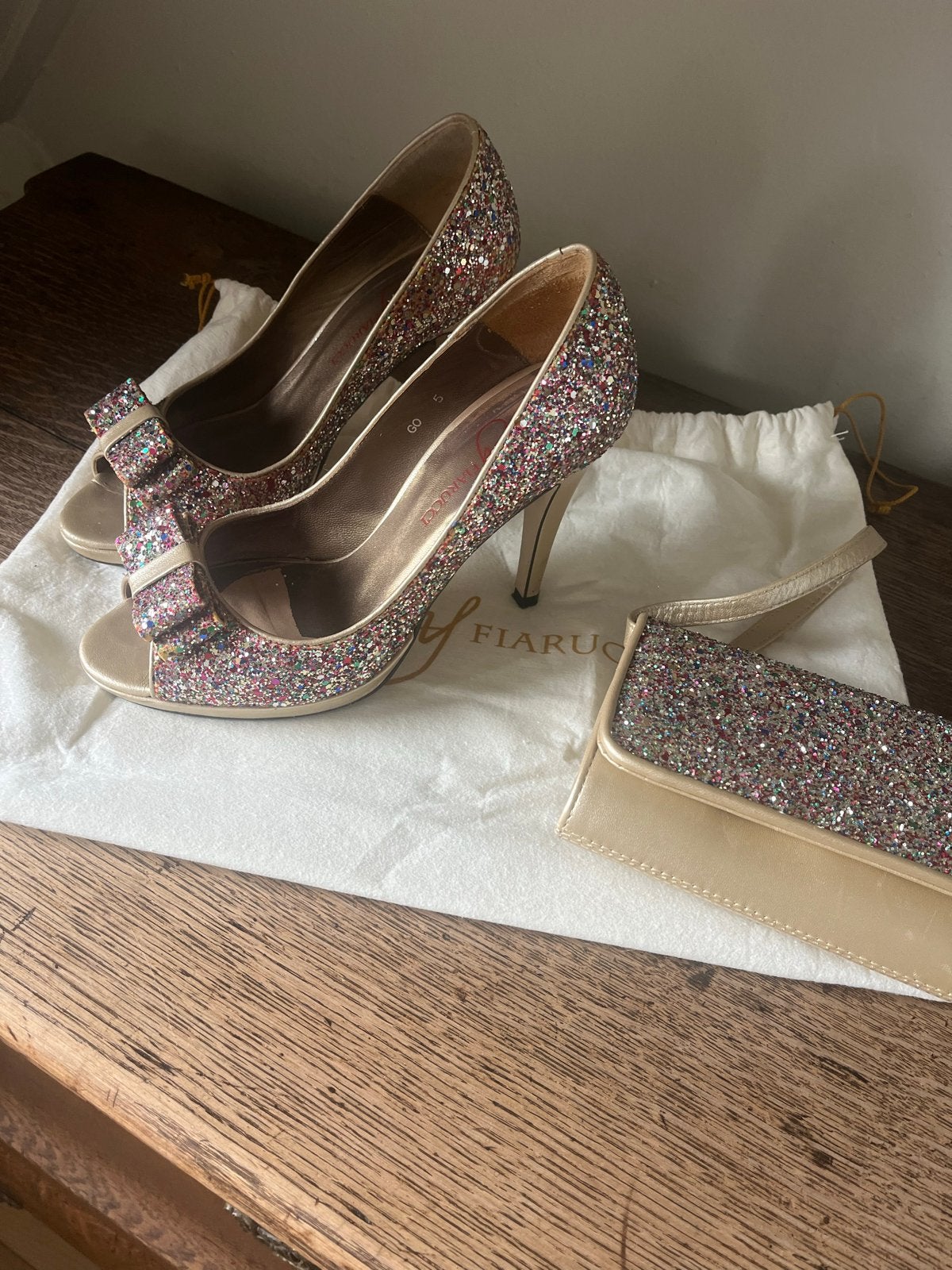 Nina Fiarucci glitter pumps met bijpassende clutch, Ophalen of Verzenden, Gedragen, Overige kleuren, Pumps