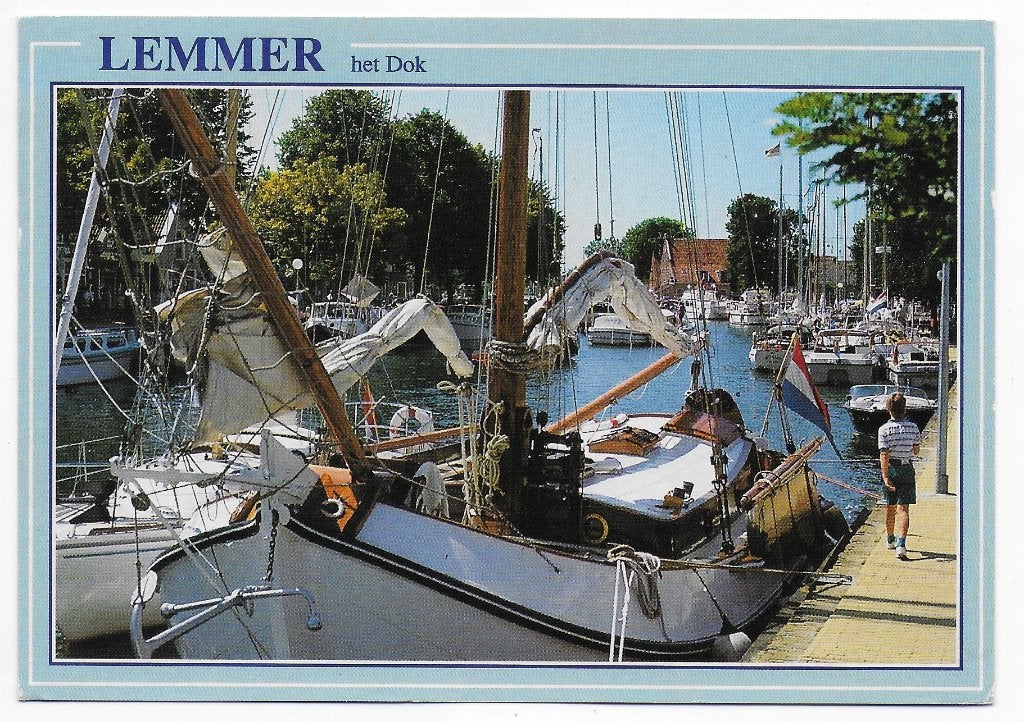 Lemmer Het Dok Gelopen Ansichtkaart ( B4543 ), Ophalen of Verzenden, 1980 tot heden, Gelopen, Friesland