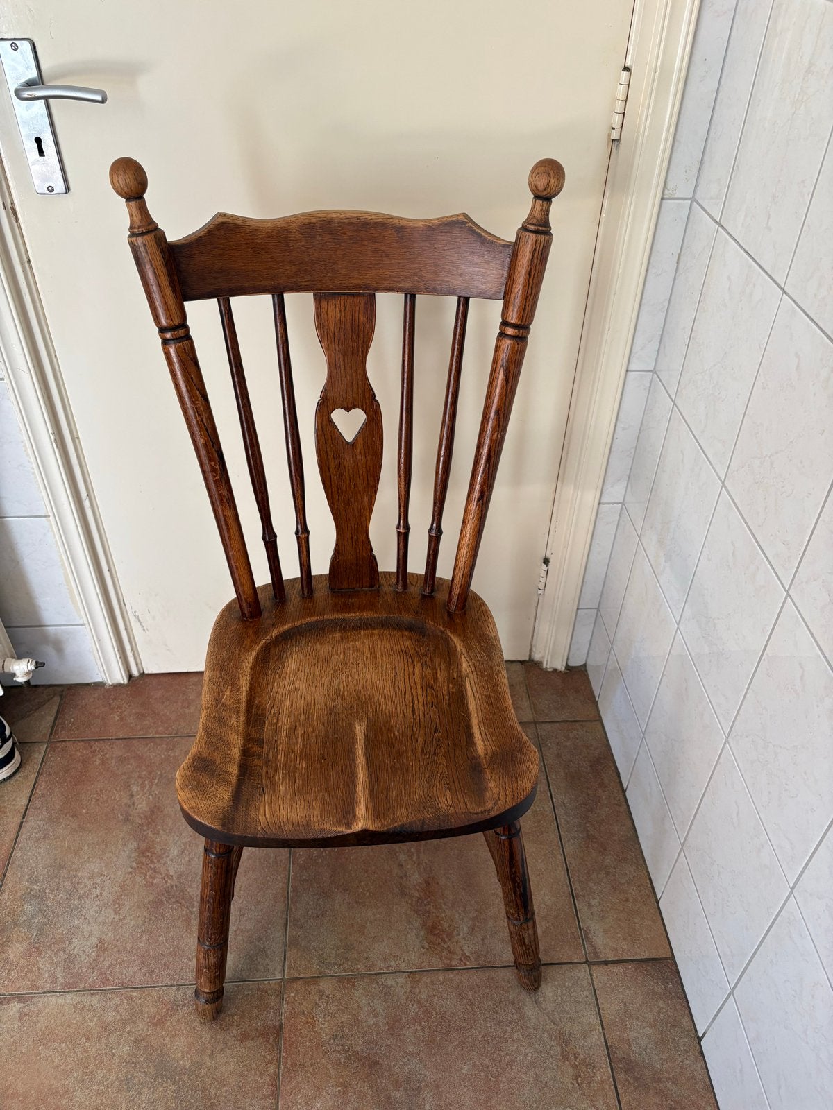 Vintage houten stoelen met hartjesdetail, Ophalen