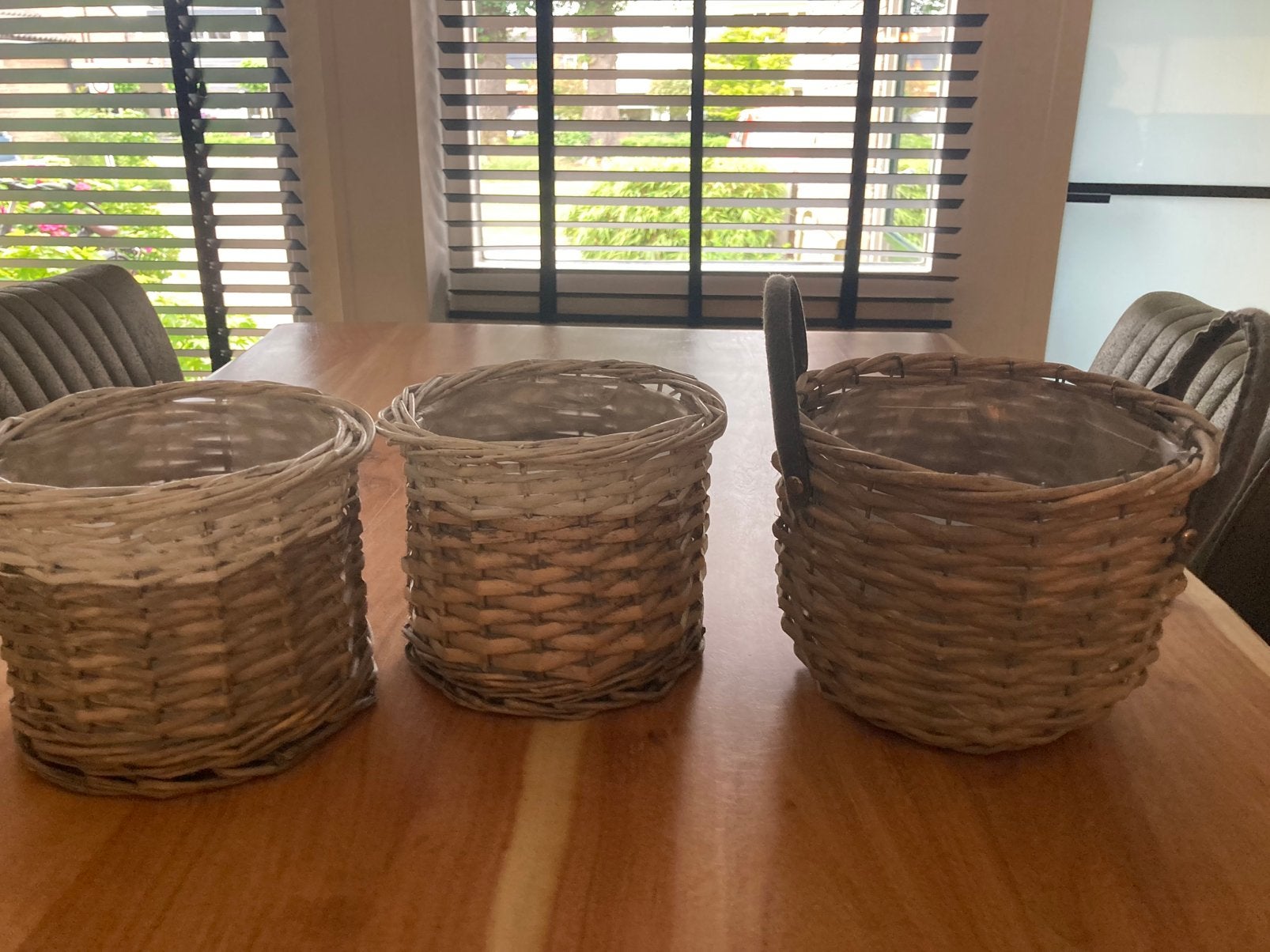 3 landelijke rotan bloempotten, 3 dezelfde van 19Ø x 15 hoog, Huis en Inrichting, Overige materialen, Ophalen of Verzenden, Bruin