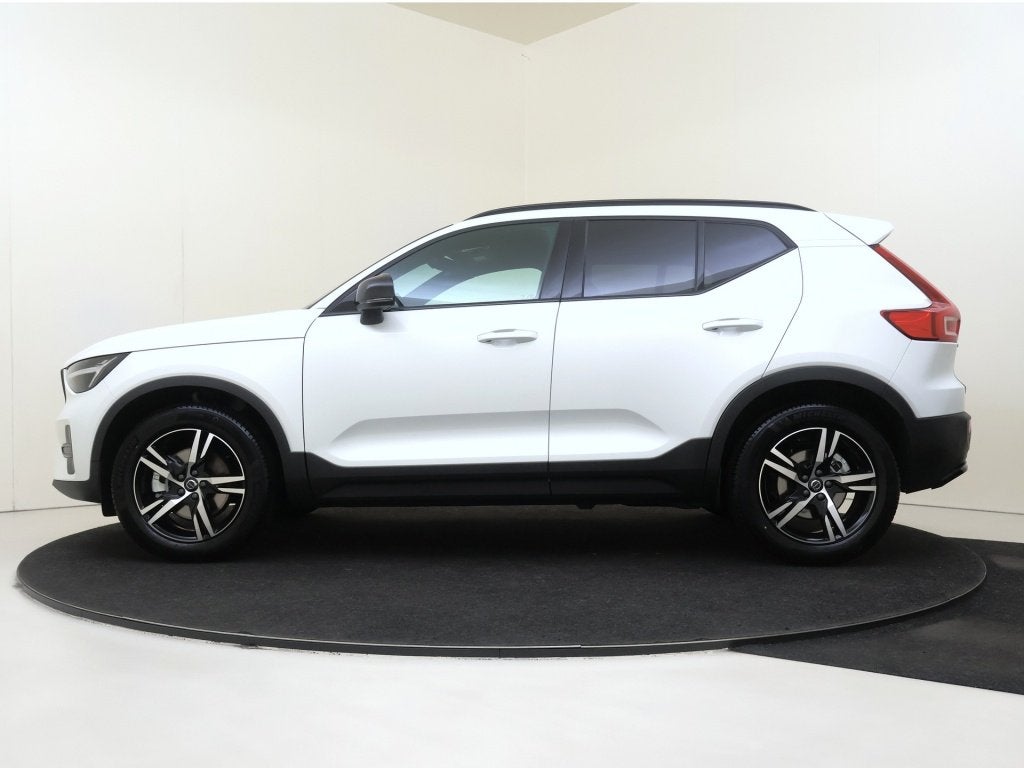 Volvo XC40 B4 Plus Dark | Panoramadak | Trekhaak | Harman/Ka, Auto's, Gebruikt, 4 cilinders, Wit, Origineel Nederlands