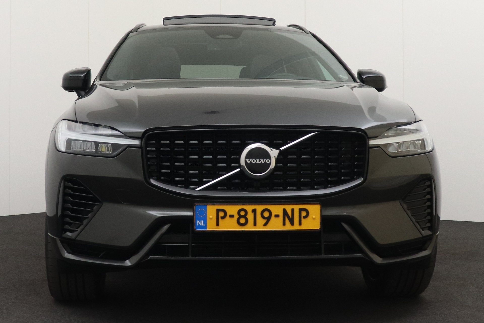 Volvo XC60 2.0 T6 PHEV AWD R-Design Pano-dak Elek.Trekhaak S, Auto's, Automaat, Gebruikt, 4 cilinders, 1969 cc