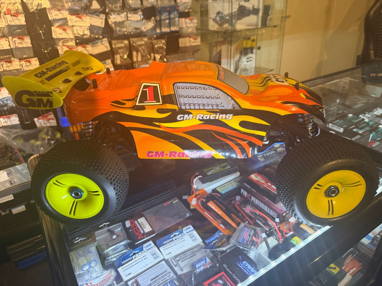 Ik zoek een GM-Racing 1/8 Schaal RC Auto Body Kap, Ophalen of Verzenden, Gebruikt, Schaal 1:8, Onderdeel