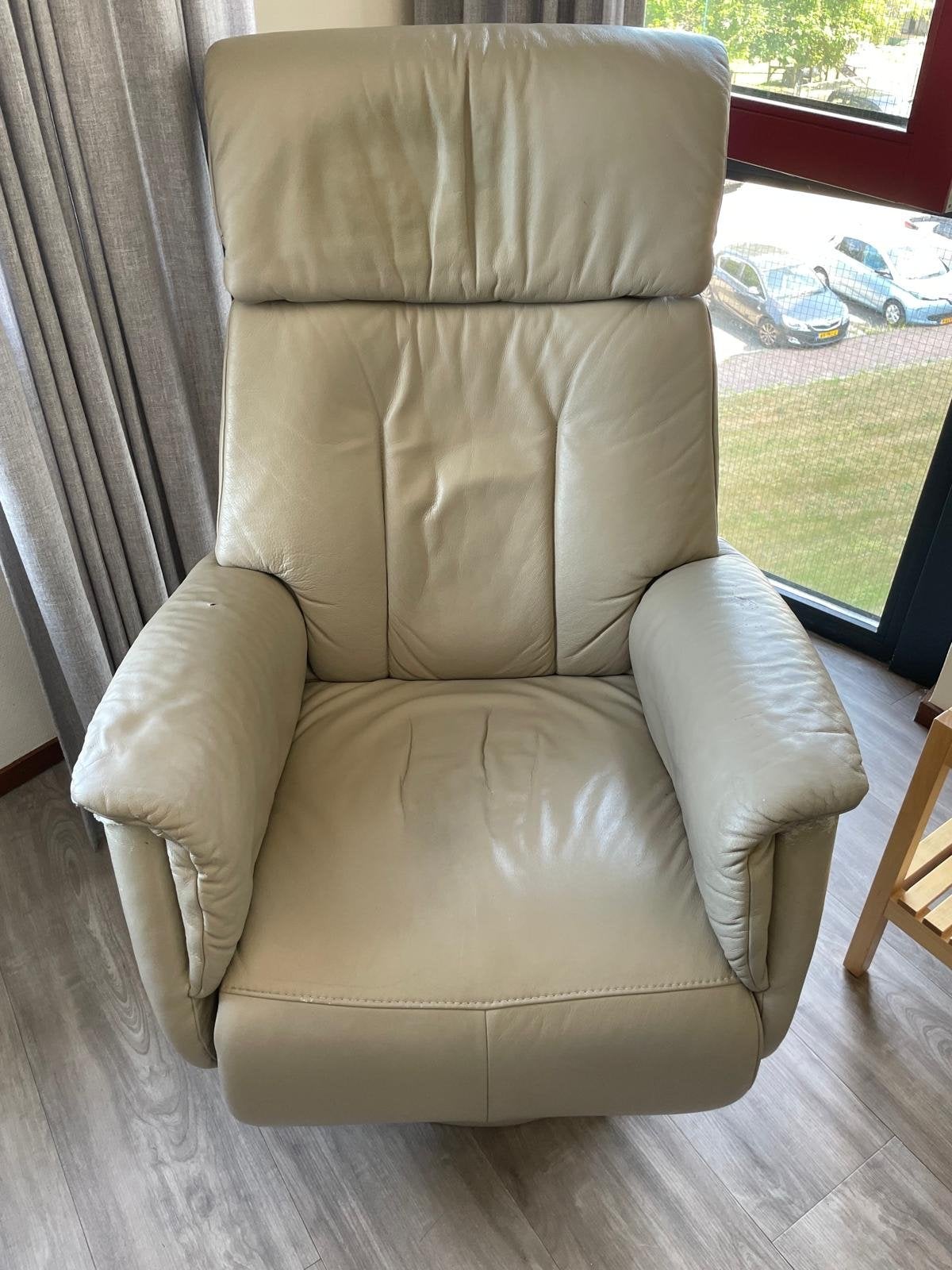 Prominent Relaxfauteuil - Beige Leer - Gebruikt, Huis en Inrichting, Fauteuils, Ophalen, Gebruikt, Leer, 75 tot 100 cm