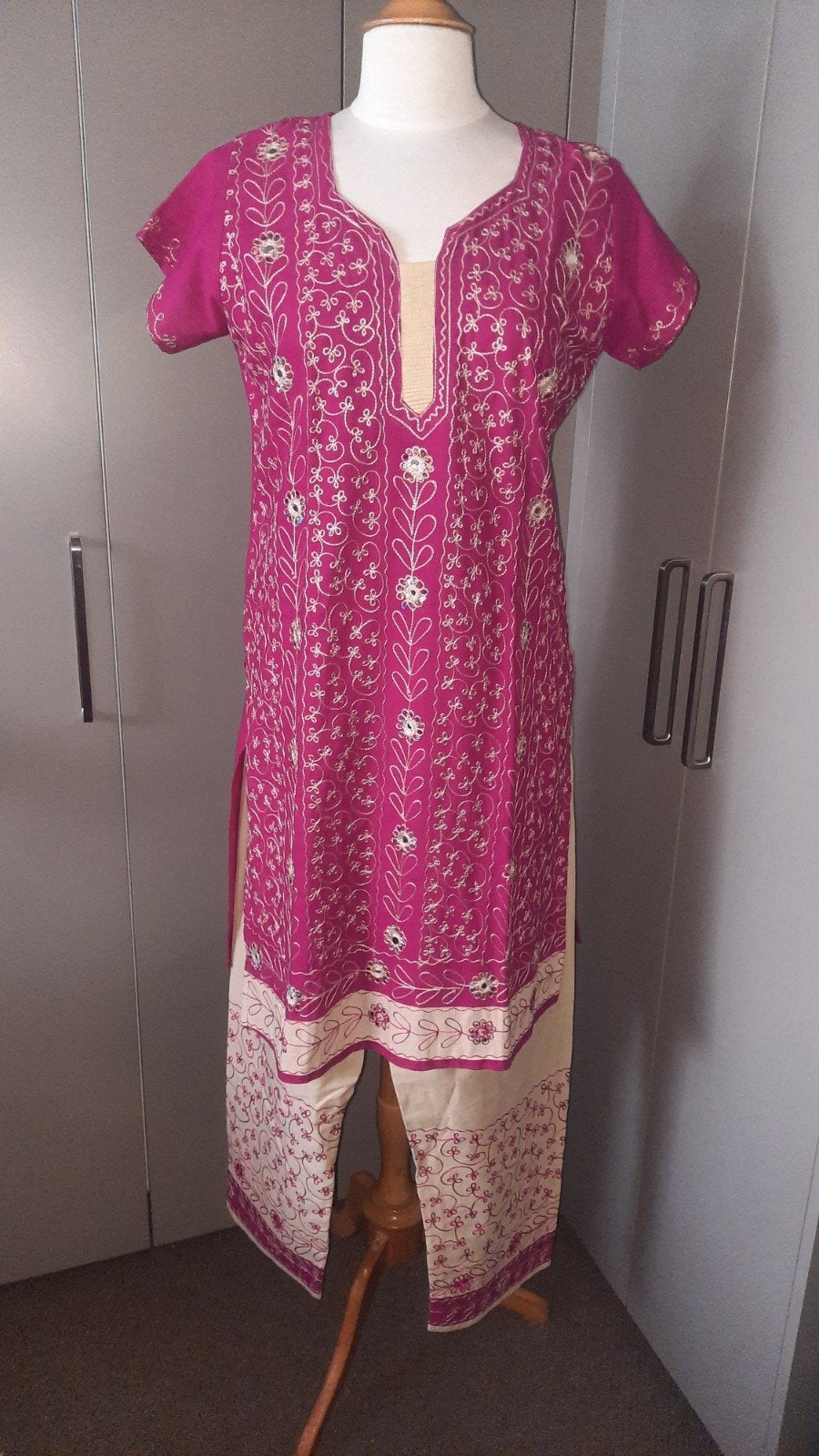 Nieuw&1x gedragen Prachtige Salwar Kameez Dupatta Roze Creme, Maat 38/40 (M), Overige typen, Ophalen of Verzenden, Zo goed als nieuw