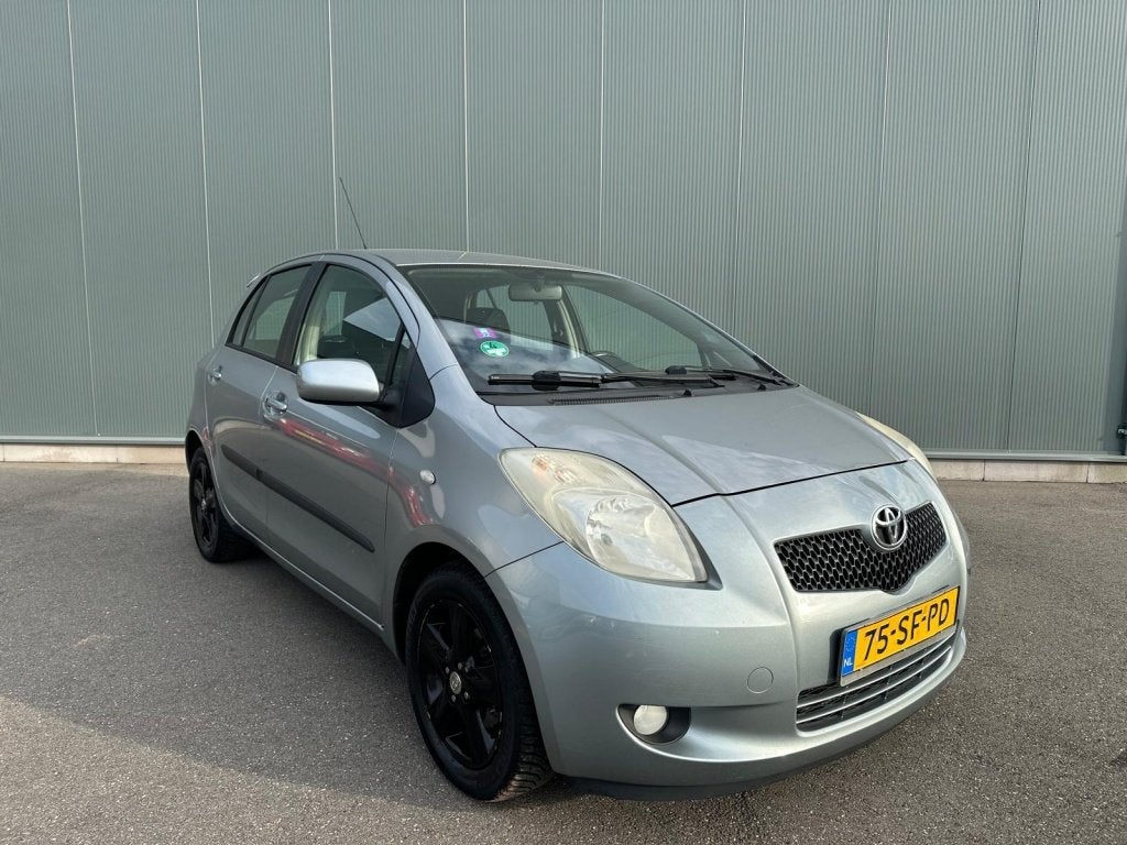 Toyota Yaris 1.3 VVTi Luna CLIMA AIRCO | TREKHAAK | NAP !, 40 €/maand, 4 cilinders, Verwarmde buitenspiegels, 995 kg
