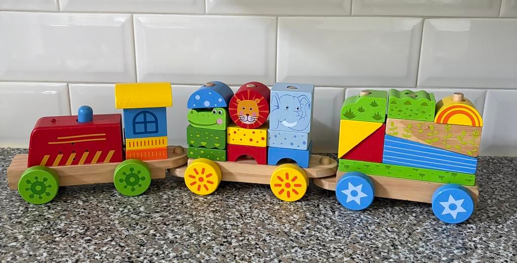 Houten speelgoedtrein met geluid, losse houten blokjes., Ophalen of Verzenden, Zo goed als nieuw, Rij- of Hobbelspeelgoed
