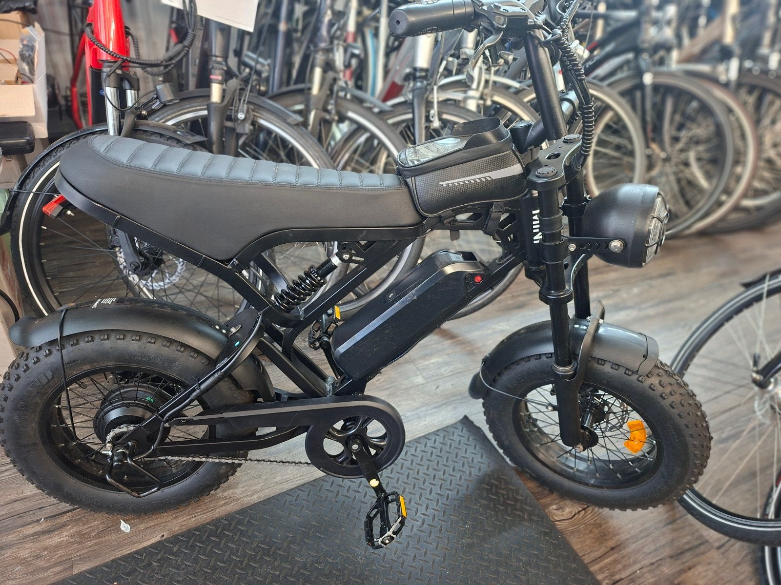 mini fatbike bijna nieuw kmstand 47 km!, Fietsen en Brommers, Ophalen of Verzenden, Zo goed als nieuw, 16 tot 18 inch