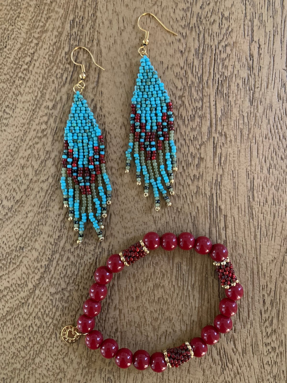 Handgemaakte oorbellen en armband, Ophalen of Verzenden, Nieuw, Overige materialen, Hangers