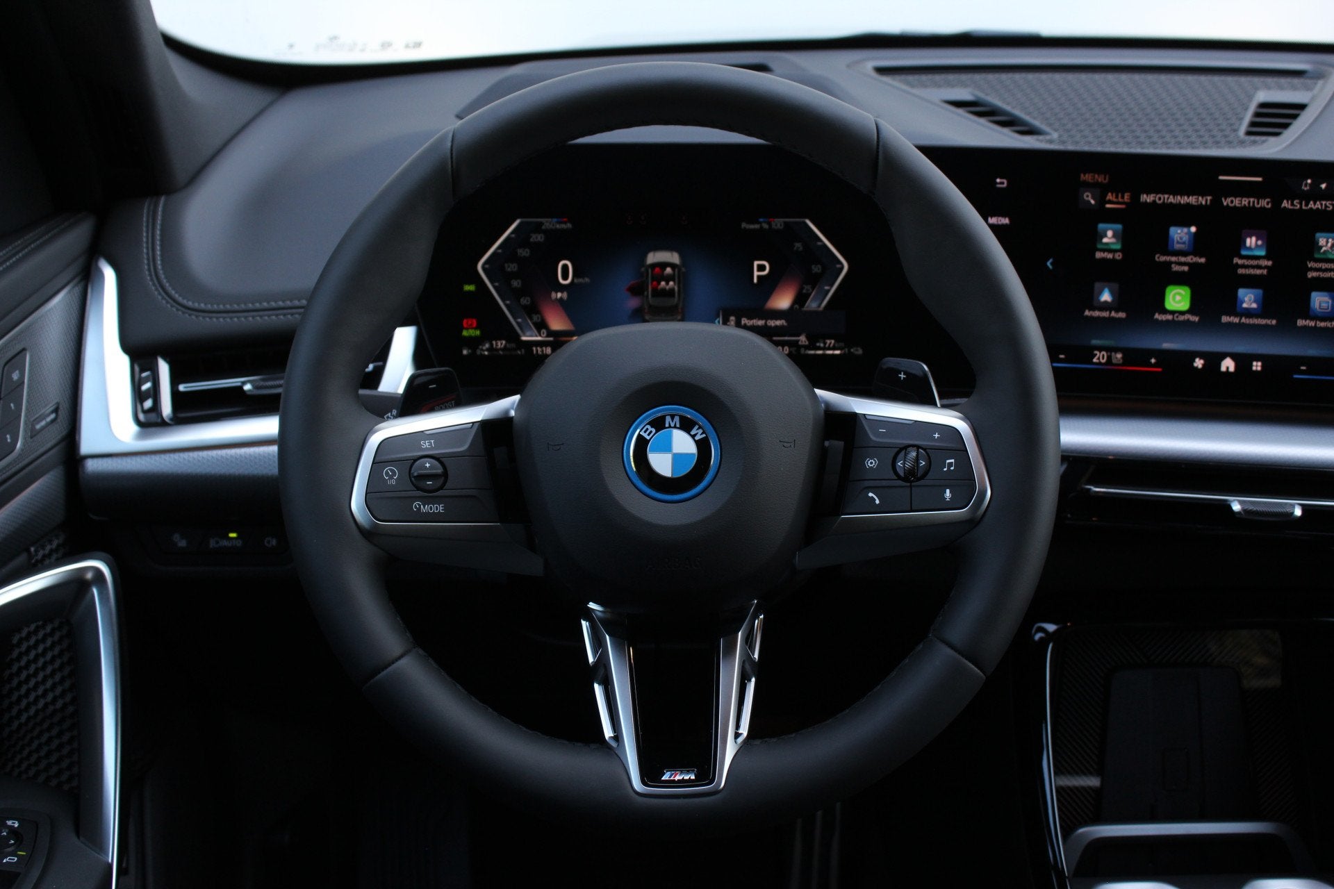 BMW X1 xDrive25e M Sport Automaat / Trekhaak / Sportstoelen, Auto's, Dealer onderhouden, Zwart, Stoelverwarming, Leder