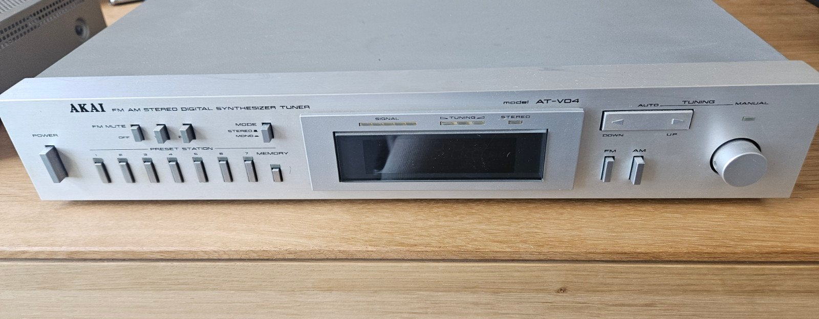 Akai AT-V04 FM AM Stereo Digitale Synthesizer Tuner, Ophalen of Verzenden, Gebruikt, Analoog