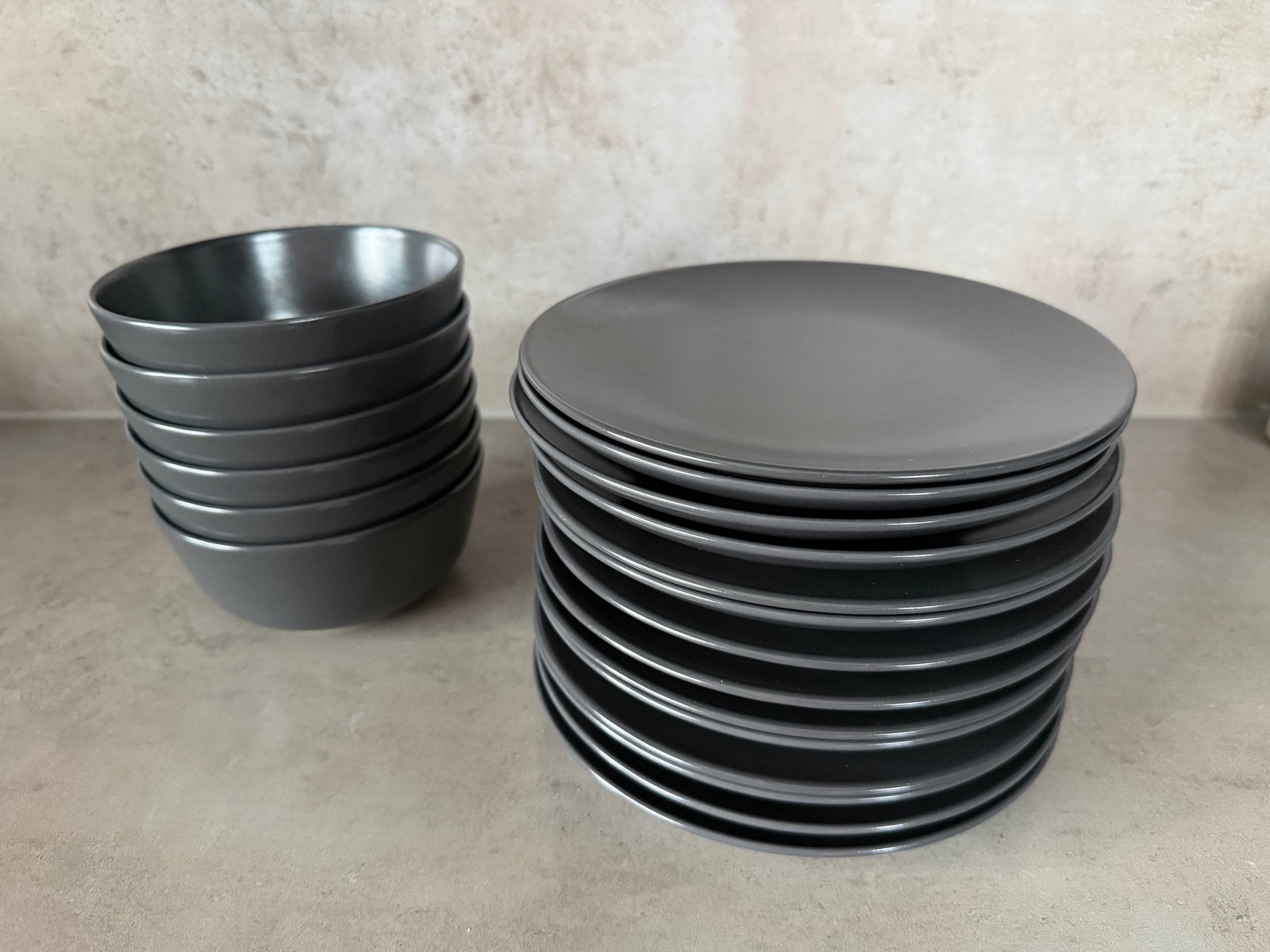 IKEA FÄRGKLAR servies - 14 (kleine) borden en 6 kommen, Gebruikt, IKEA, Ophalen of Verzenden, Bord(en)