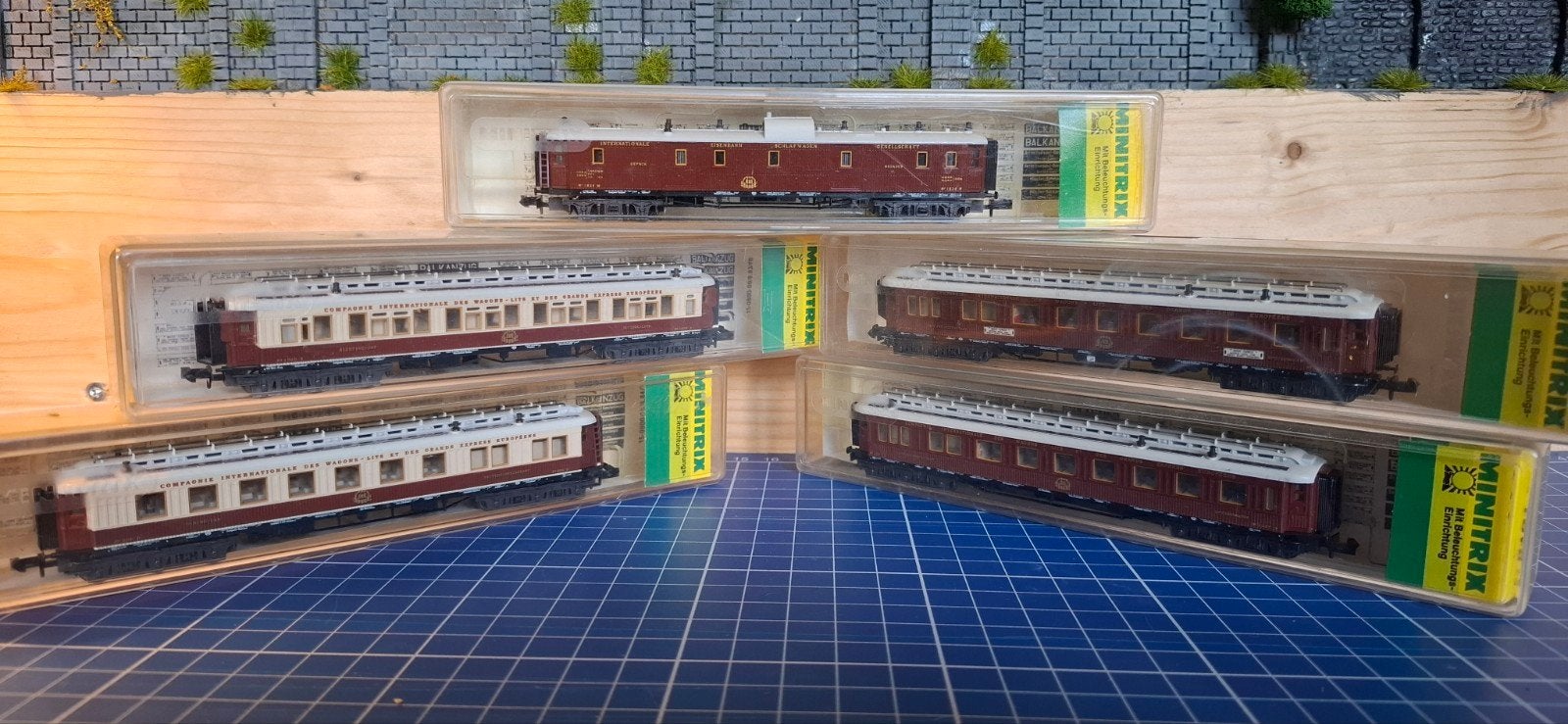 Minitrix Oriënt Express wagons 5 stuks met verlichting, Gelijkstroom, Trix, Wagon, Ophalen of Verzenden