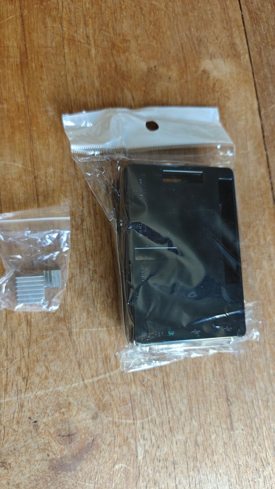 Raspberry Pi 3 case met 2 heatsinks, nieuw in verpakking, Ophalen of Verzenden, Nieuw