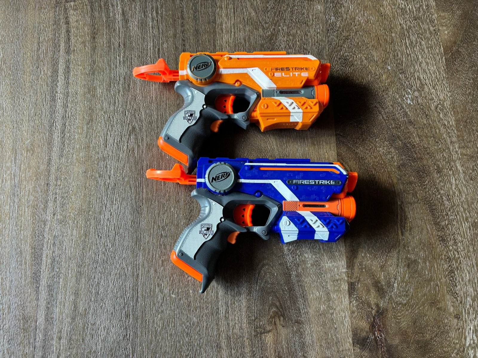 Nerf Firestrike met laser (2 stuks), Kinderen en Baby's, Speelgoed | Buiten | Actiespeelgoed, Ophalen of Verzenden, Gebruikt