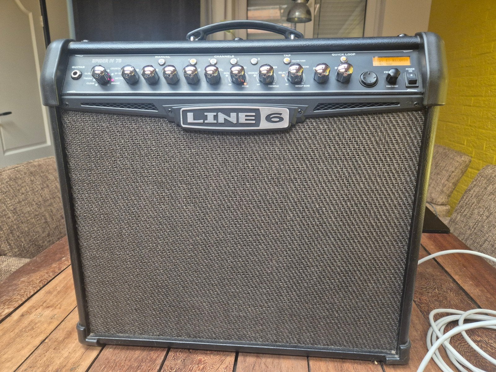 Line 6 Spider IV 75 Gitaarversterker met FBV Shortboard, Ophalen, Zo goed als nieuw, 50 tot 100 watt