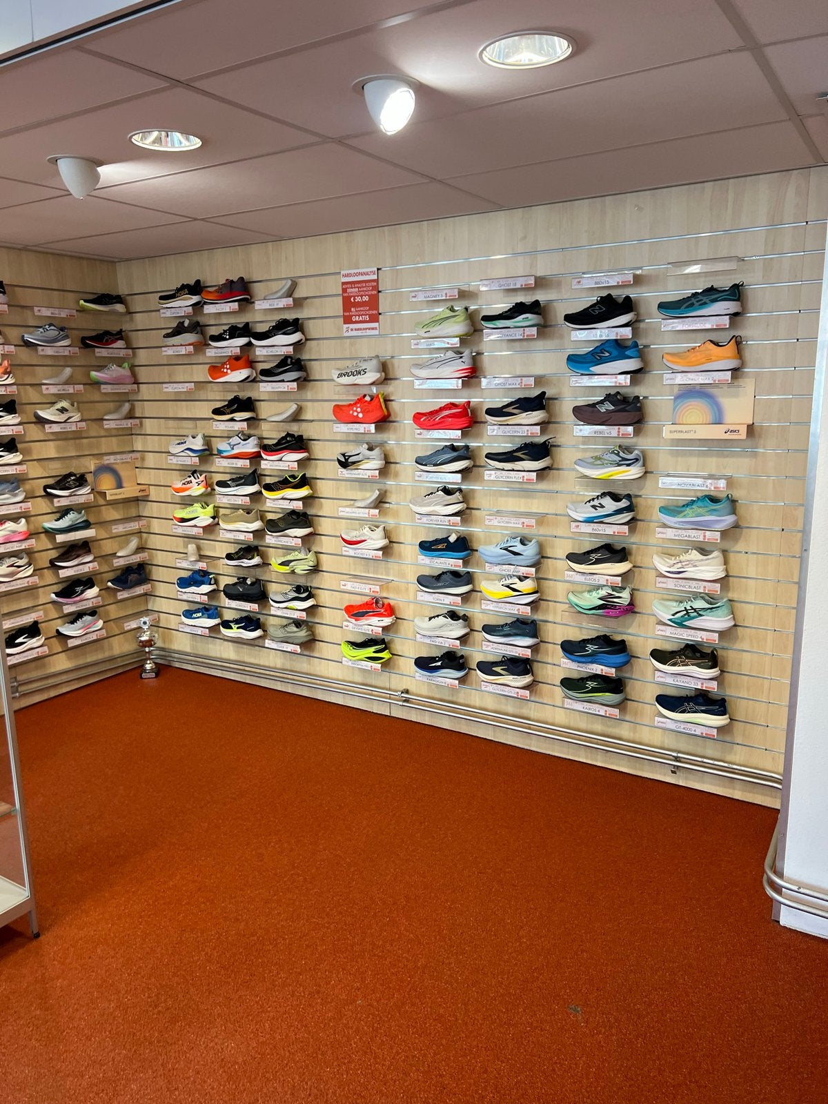 Slatwall wandpanelen met aluminium profielen, Ophalen