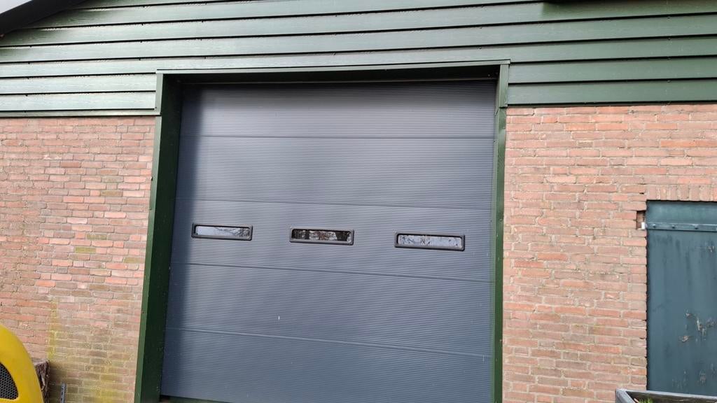 Garagedeur roldeur 305x290 cm, grijs/wit met ramen, Doe-het-zelf en Verbouw, Deuren en Horren, Ophalen, Gebruikt, Garagedeur, 120 cm of meer