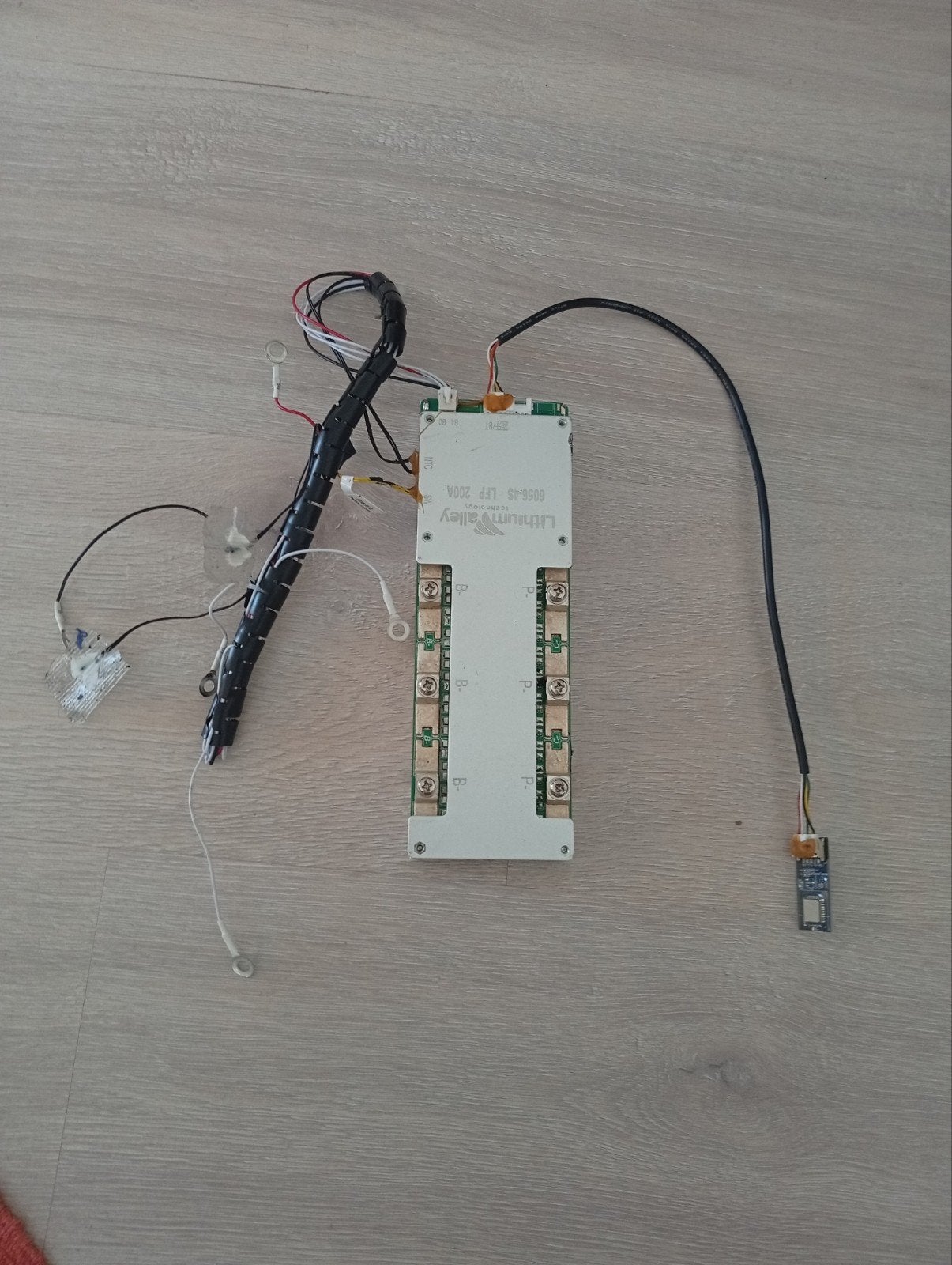 BMS 4S LiFePO4 200A met Bluetooth en kabels, Ophalen