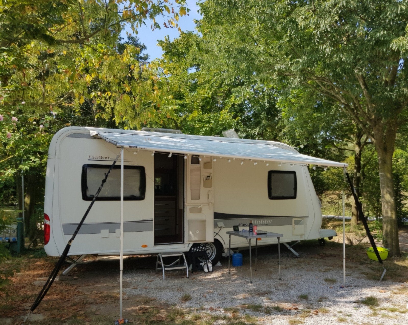 Hobby 460 UFE Excellent met Mover P2000 en Unico luifel, Rondzit, Hobby, Frans bed, Luifel