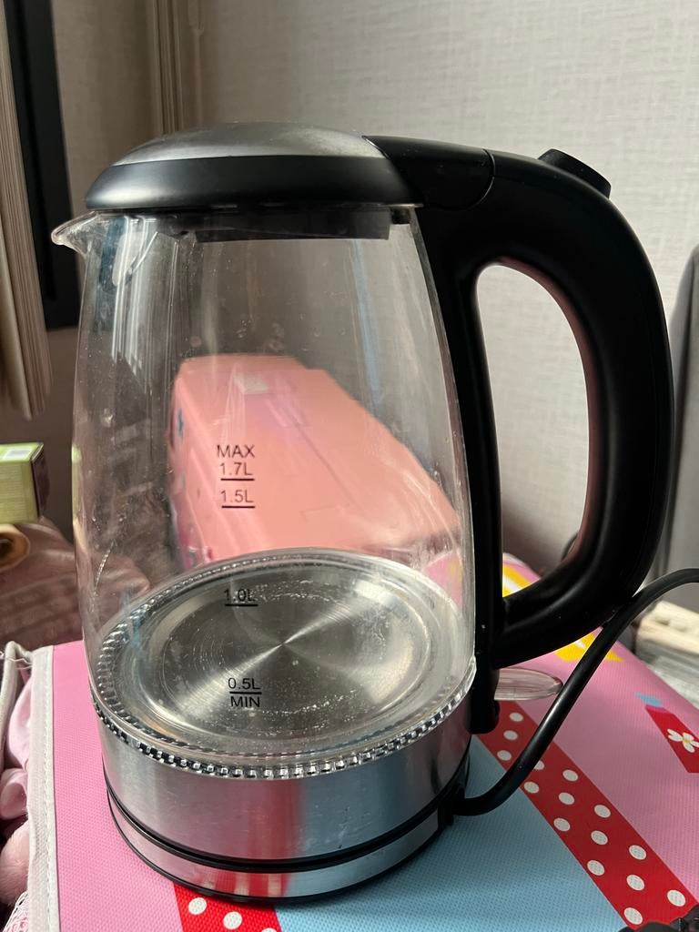 Glazen waterkoker 1.7L - HOME Essentials, Witgoed en Apparatuur, Waterkokers, Zo goed als nieuw, 1 tot 2 liter, Draadloos, Ophalen of Verzenden