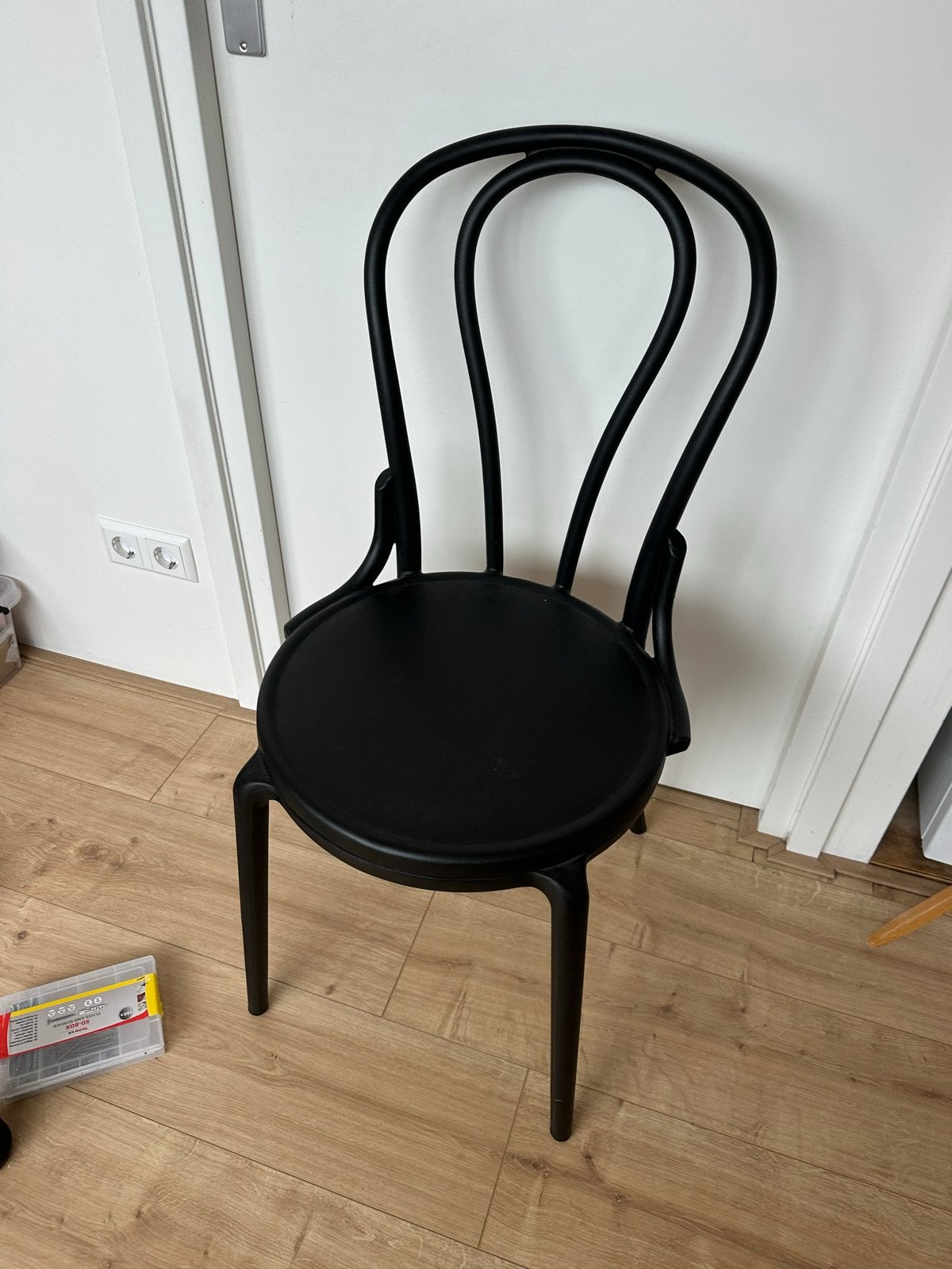 Zwarte Thonet-stijl stoel, Ophalen, Kunststof, Zwart, Zo goed als nieuw