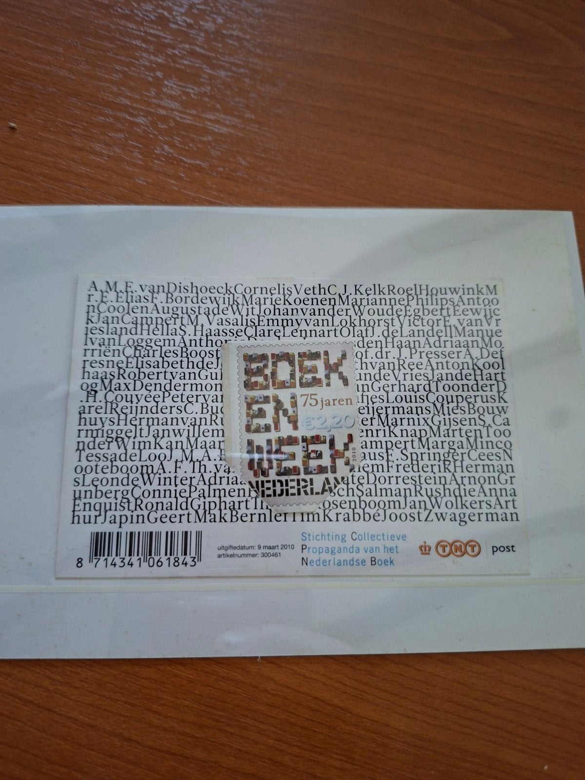 Boekenweek postzegelmapje 2010 - Joost Zwagerman, Boeken, Ophalen of Verzenden, Zo goed als nieuw, Joost Zwagerman