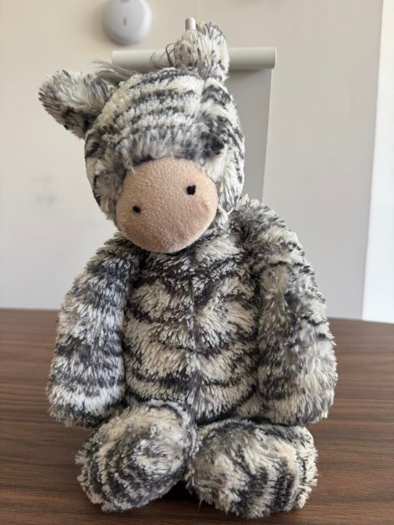 Jellycat bashfull zebra, retired and rare, Verzamelen, Beren en Cherished Teddies, Ophalen of Verzenden, Zo goed als nieuw