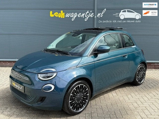 Fiat 500 La Prima 42 kWh *schuifdak *leer *camera *SOH 90,6%, Gebruikt, 118 pk, 4 stoelen, Leder