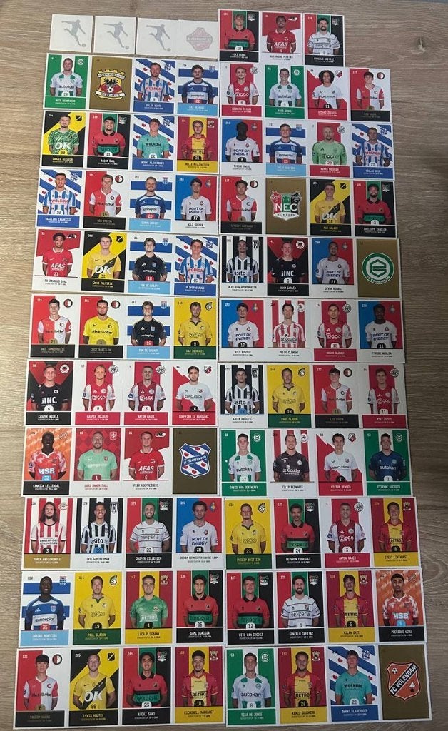 168 Voetbalplaatjes PLUS + 4 tattoos, Plus, Ophalen