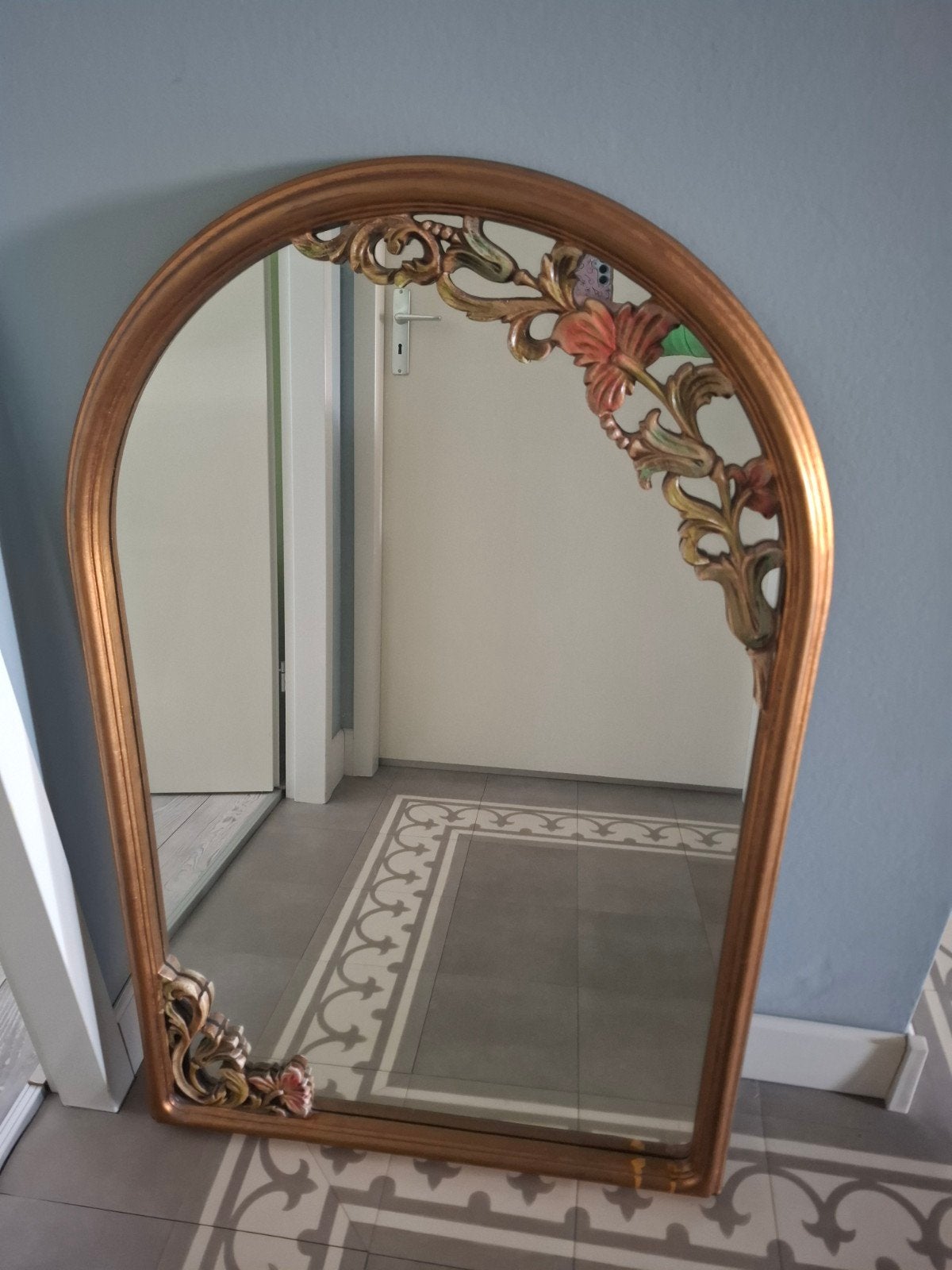 Vintage spiegel met sierlijke gouden lijst, Ophalen, Overige vormen, 50 tot 100 cm, 100 tot 150 cm
