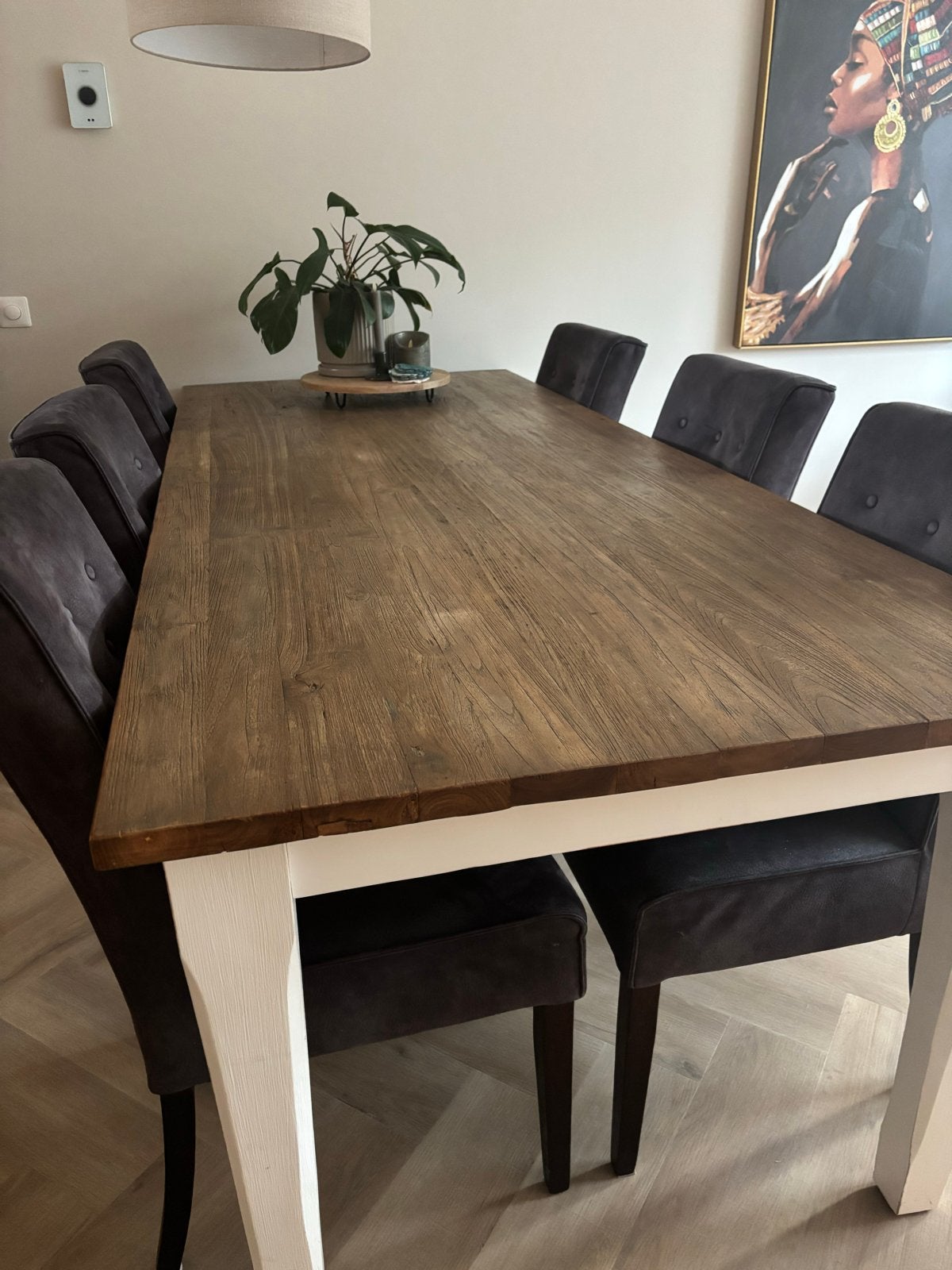 Teakhouten eettafel 240cm met 8 microleder stoelen
