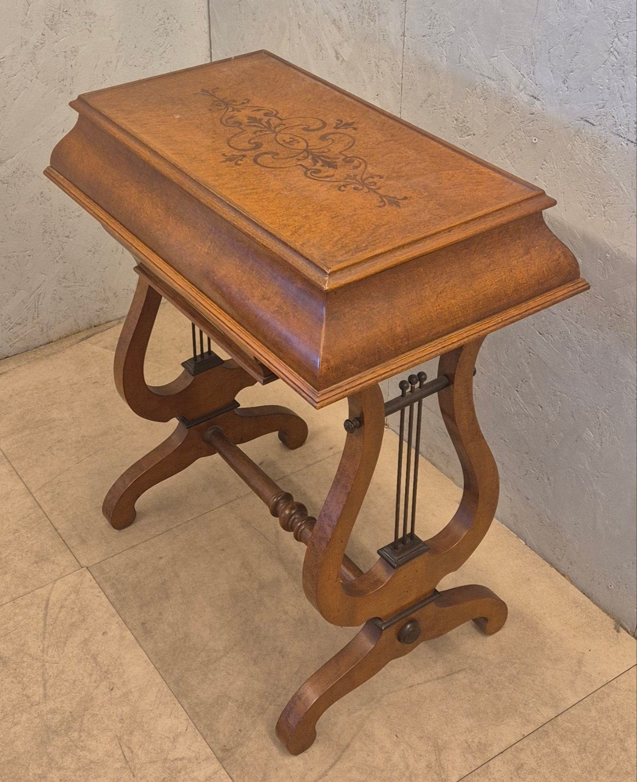 Klassiek naaitafeltje / werktafel met lade en opbergvak, Ophalen