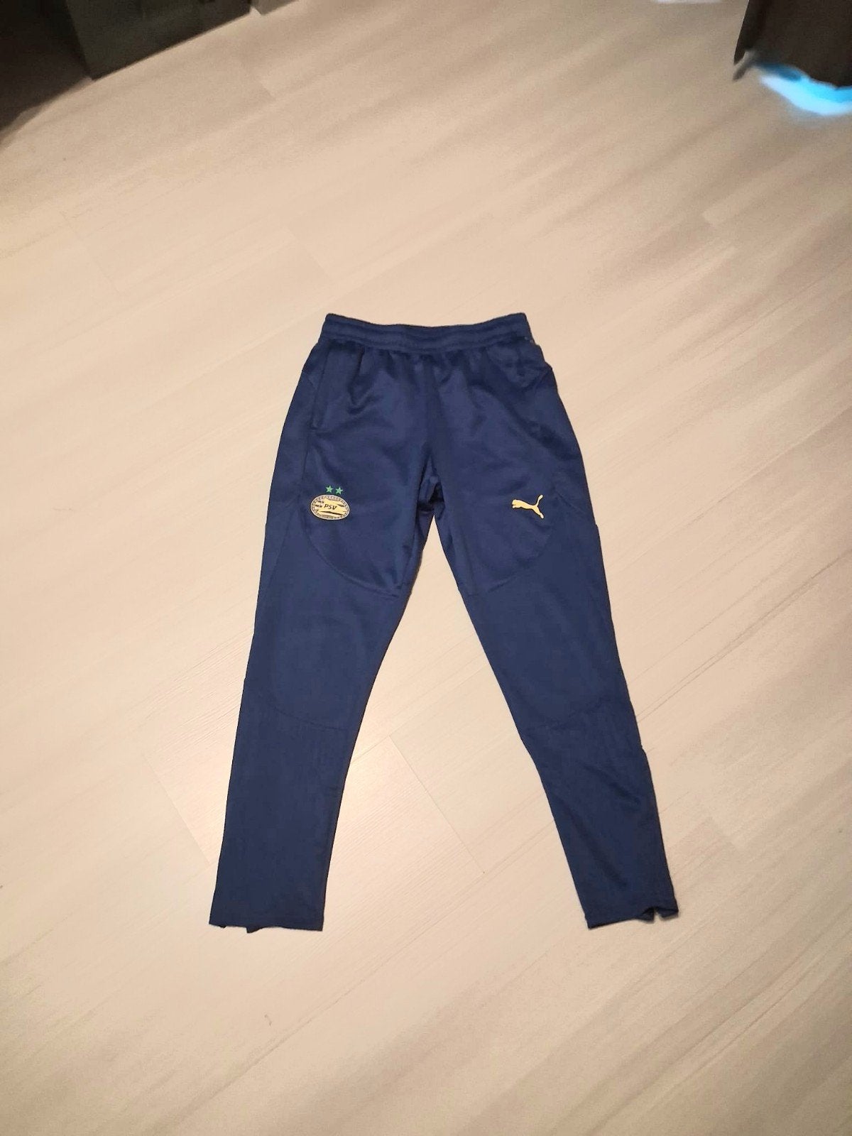 Puma PSV trainingsbroek origineel 11-12 jaar, Kleding | Heren, Sportkleding, Ophalen, Zwart, Overige maten, Zo goed als nieuw