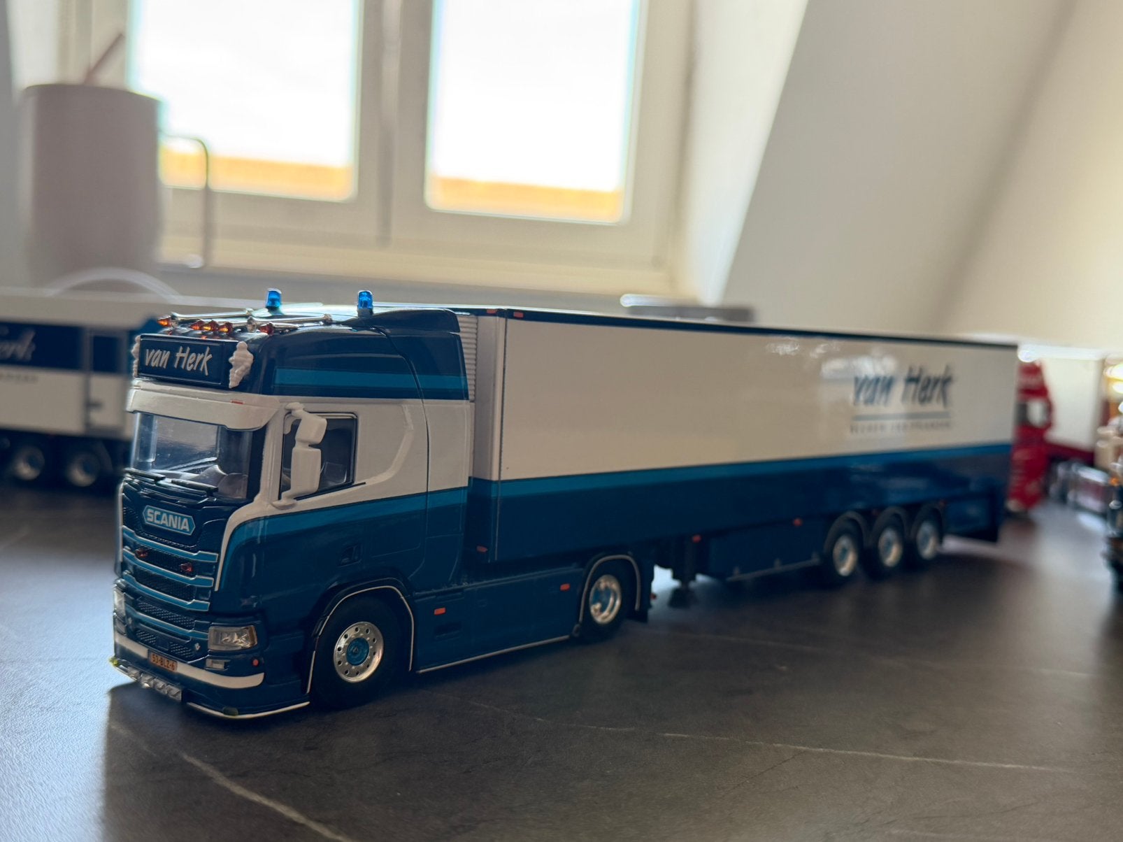 Wsi Scania Van Herk, Hobby en Vrije tijd, Modelauto's | 1:50, Ophalen of Verzenden, Zo goed als nieuw, Bus of Vrachtwagen, Wsi