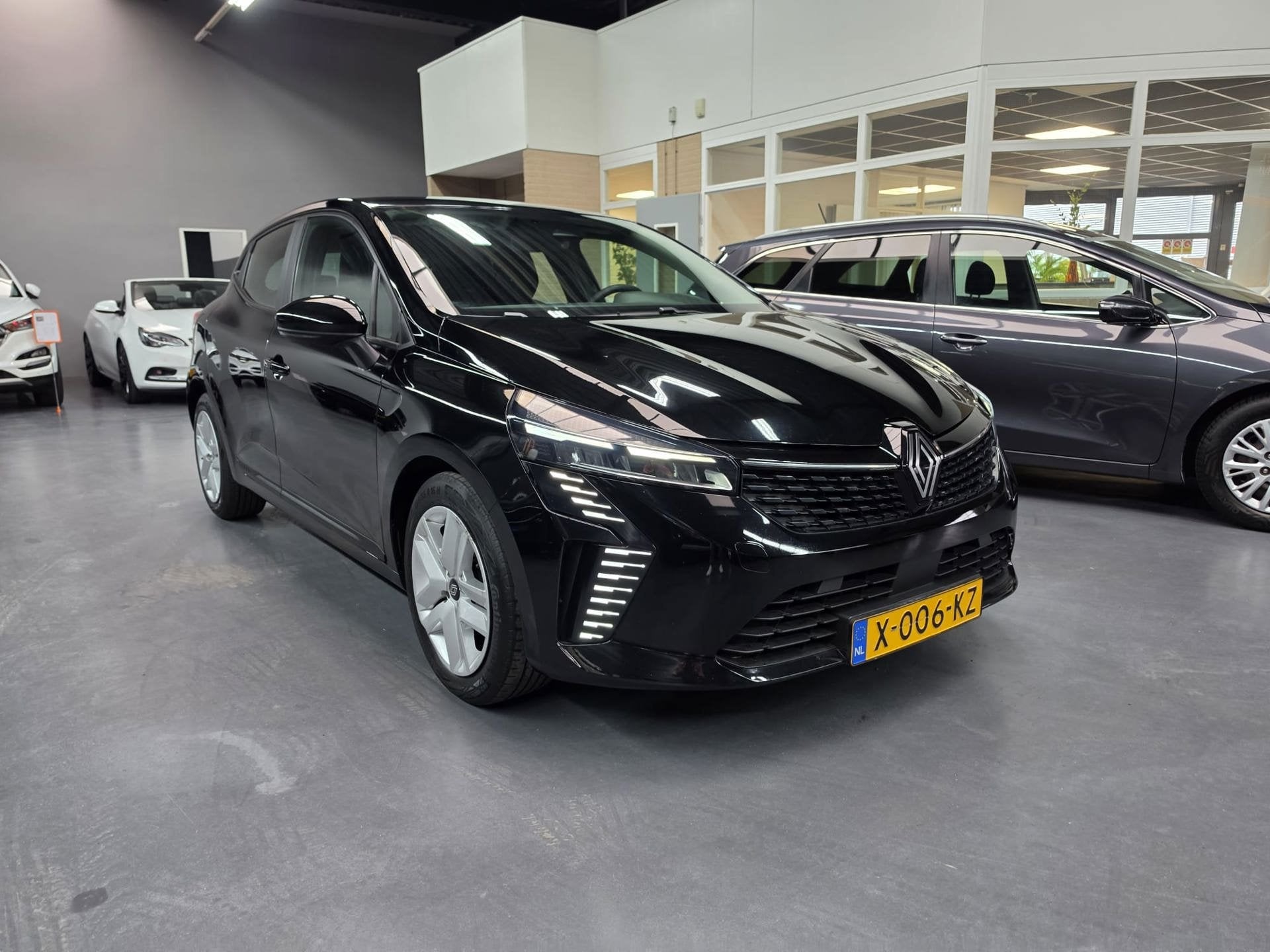Renault Clio 1.0 TCe 90 GPF evolution LED CARPLAY ACC NAP NL, Auto's, Voorwielaandrijving, Gebruikt, Zwart, Origineel Nederlands