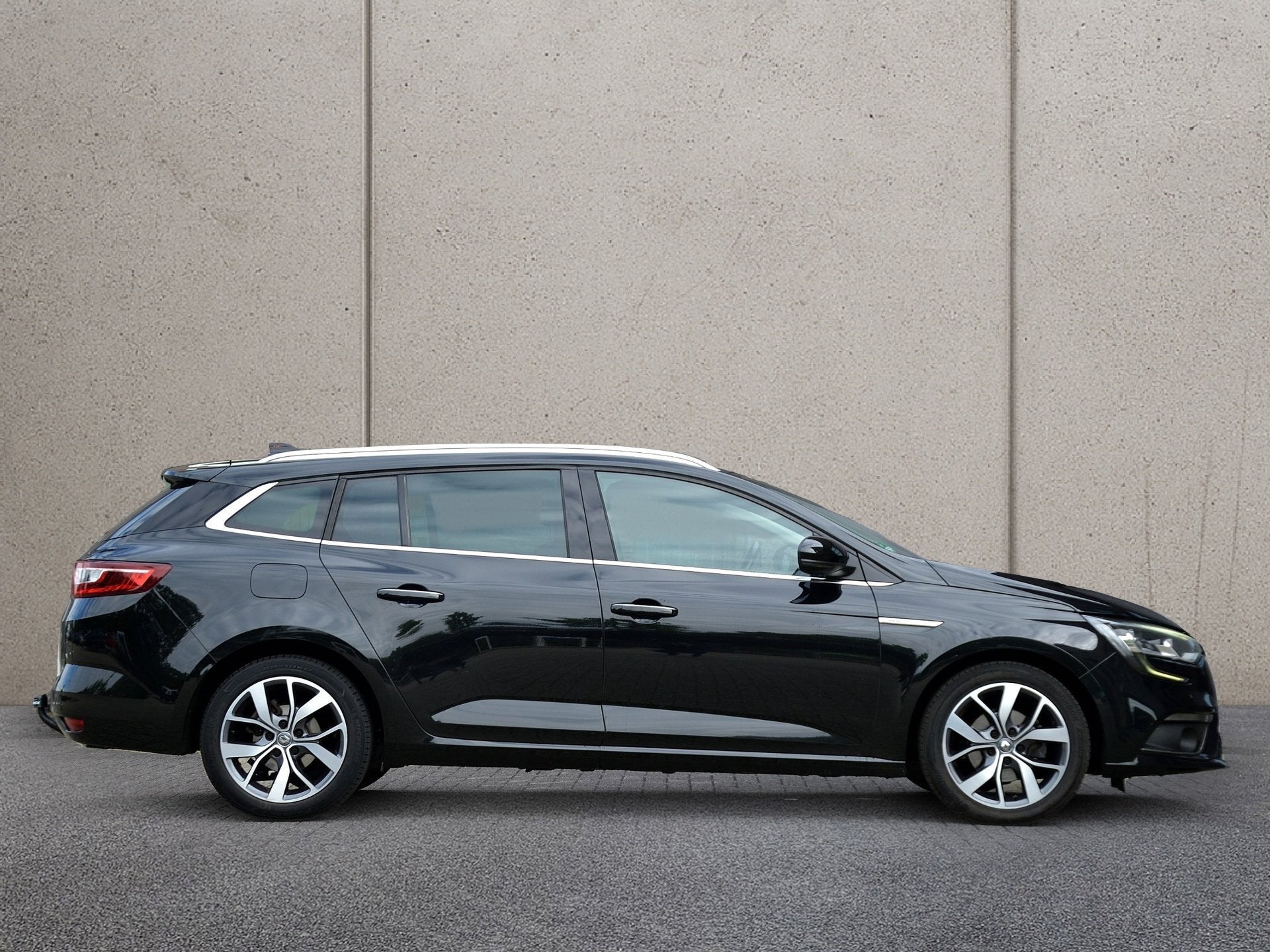 Renault Mégane Estate 1.2 TCe Bose | Trekhaak | Cruise | NA, Voorwielaandrijving, Gebruikt, 4 cilinders, Parkeersensor