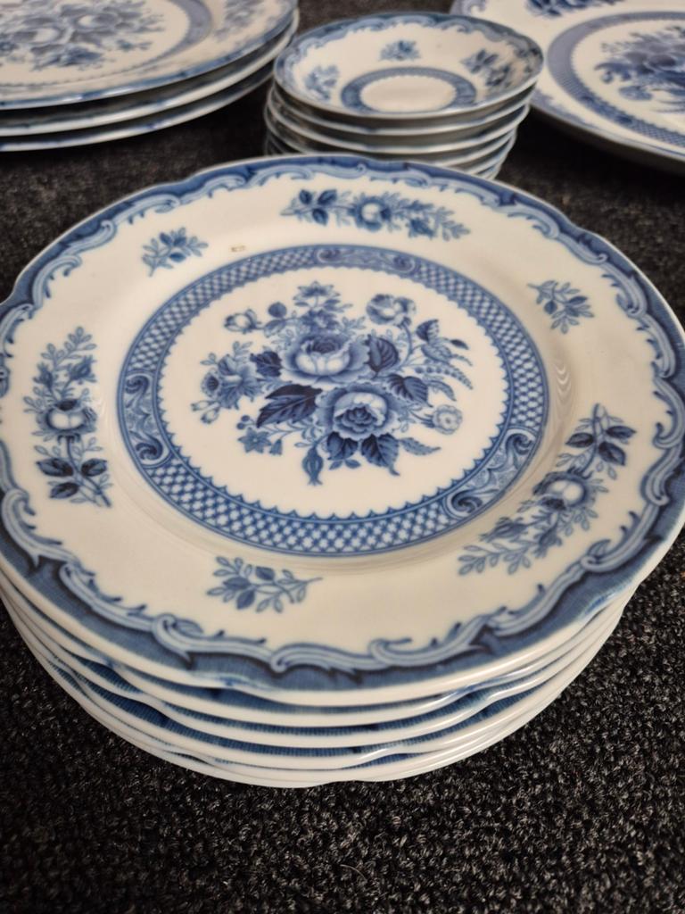 Te koop Blue Rose servies., Antiek en Kunst, Antiek | Servies los, Ophalen
