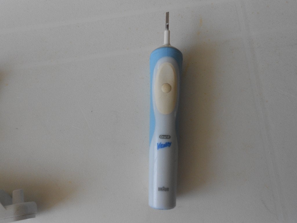 Oral B tandenborstel model Vitality met 1 nieuw borsteltje., Ophalen, Gebruikt, Tandenborstel