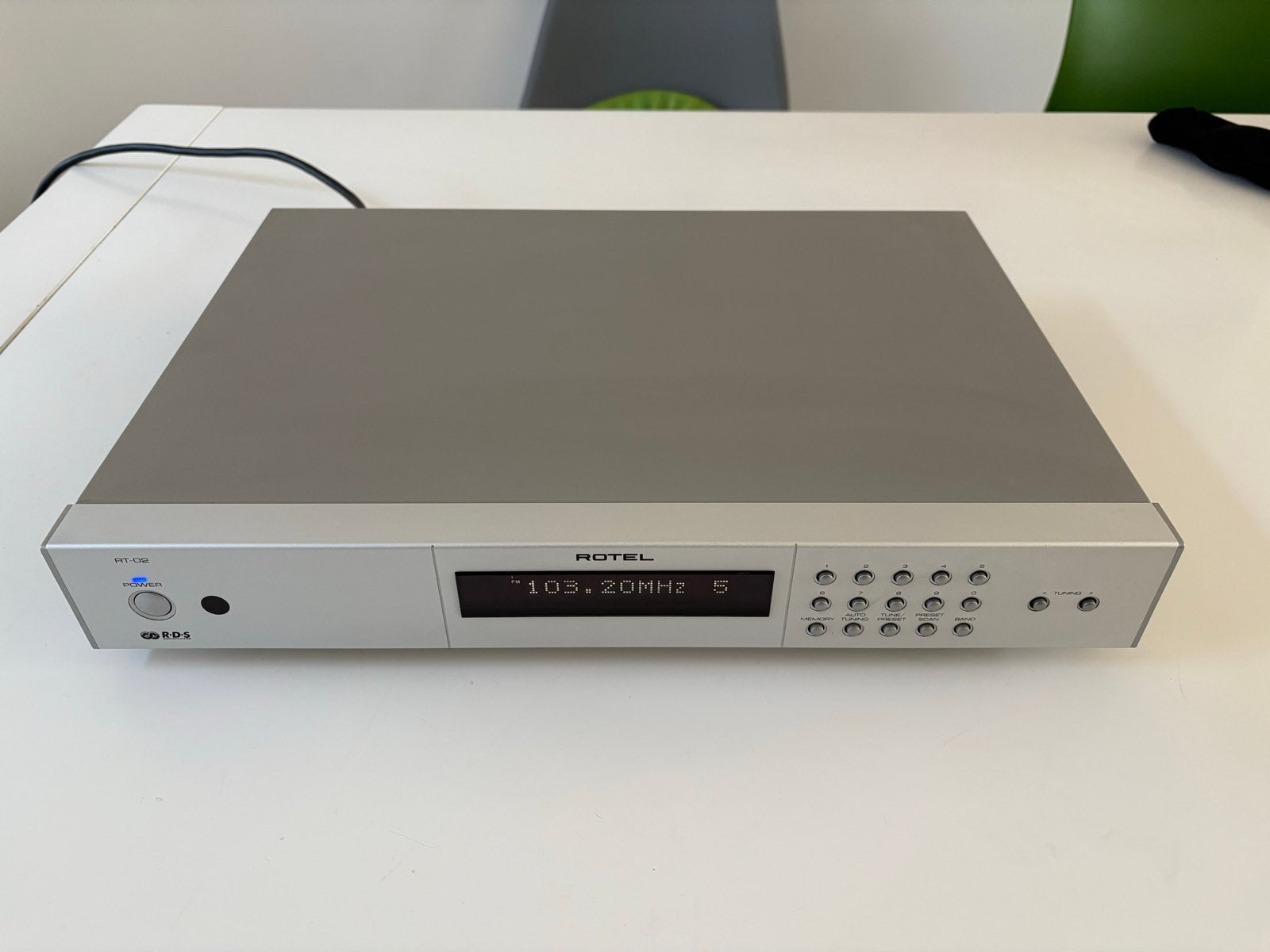 Rotel RT-02 AM/FM Stereo Tuner - Zilver, Ophalen of Verzenden, Zo goed als nieuw, Analoog