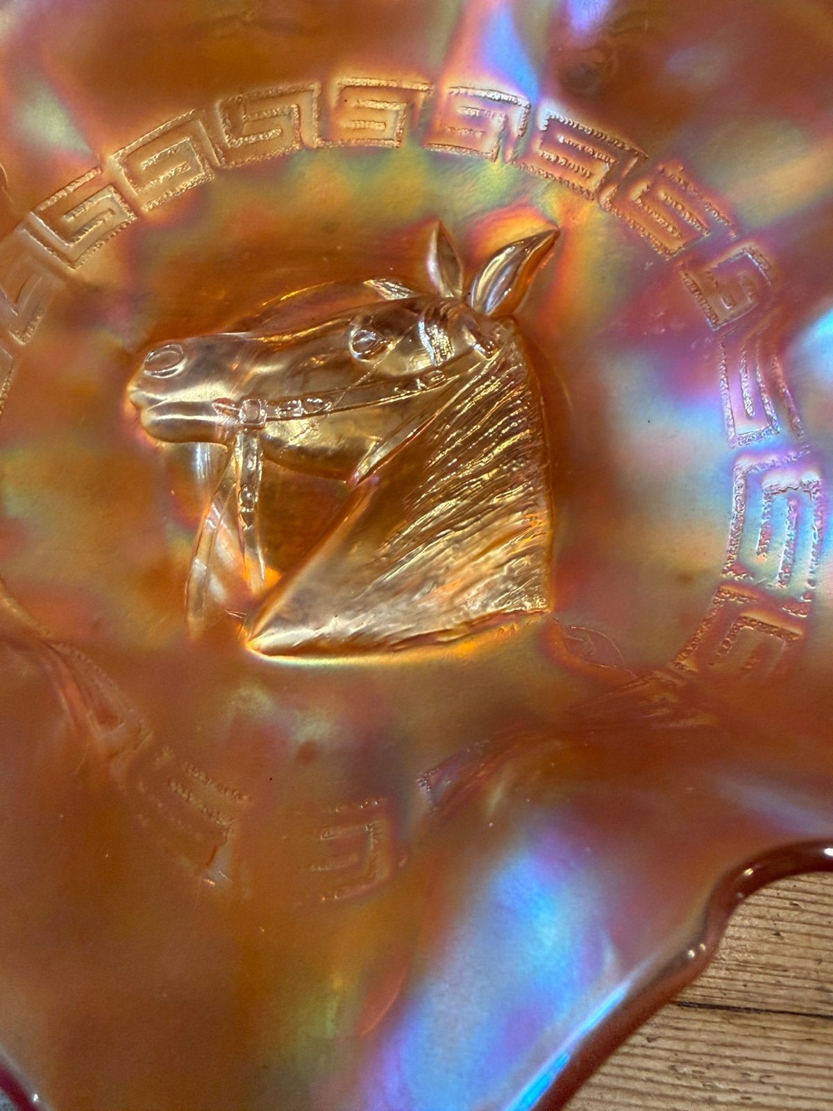 Antieke Marigold Carnavalsglas Schaal "Pony" & Griekse Sleut, Antiek en Kunst, Verzenden