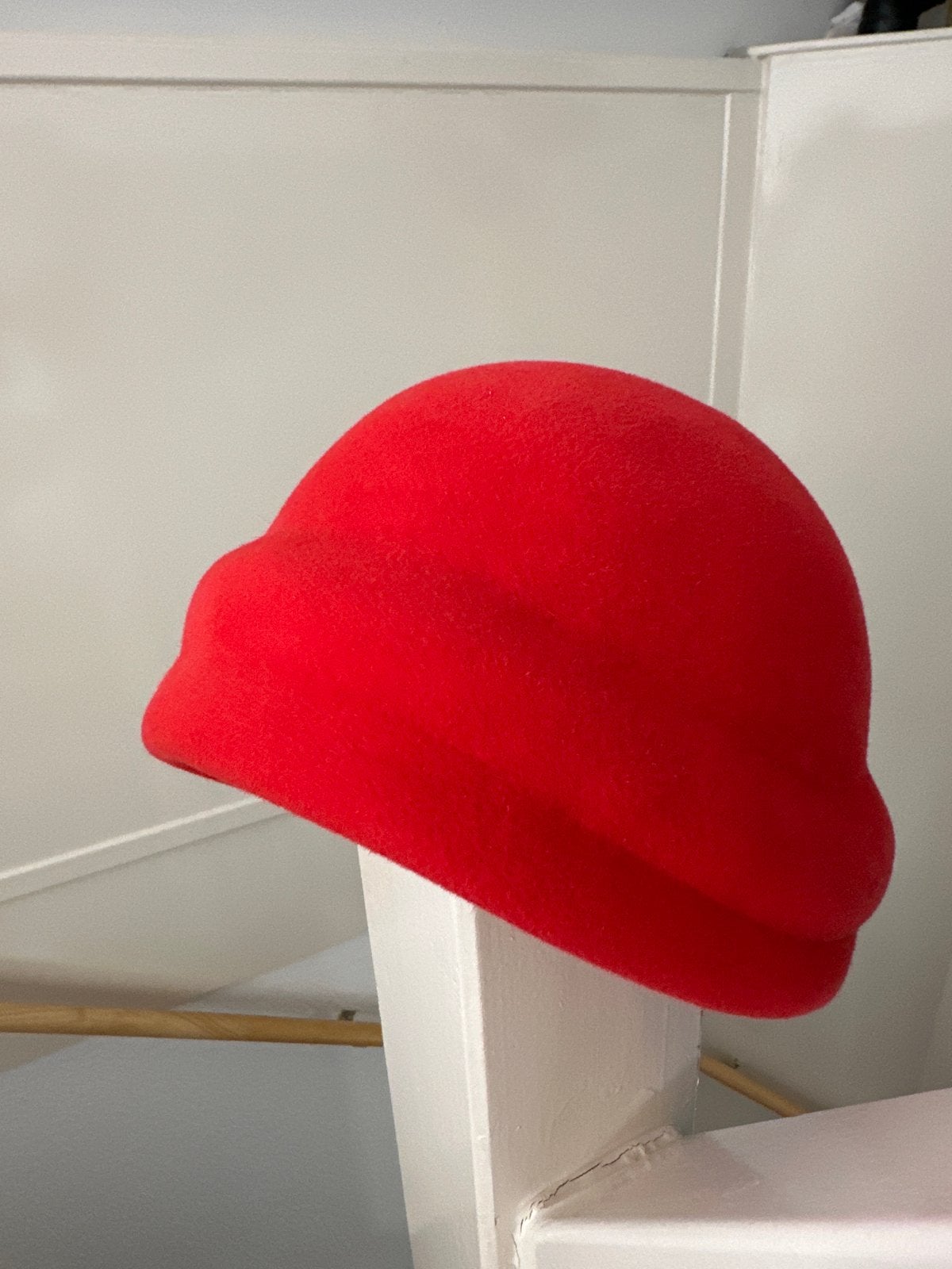 Rood vilten hoedje - model 1920, kleine maat, Ophalen of Verzenden, Gedragen, Hoed