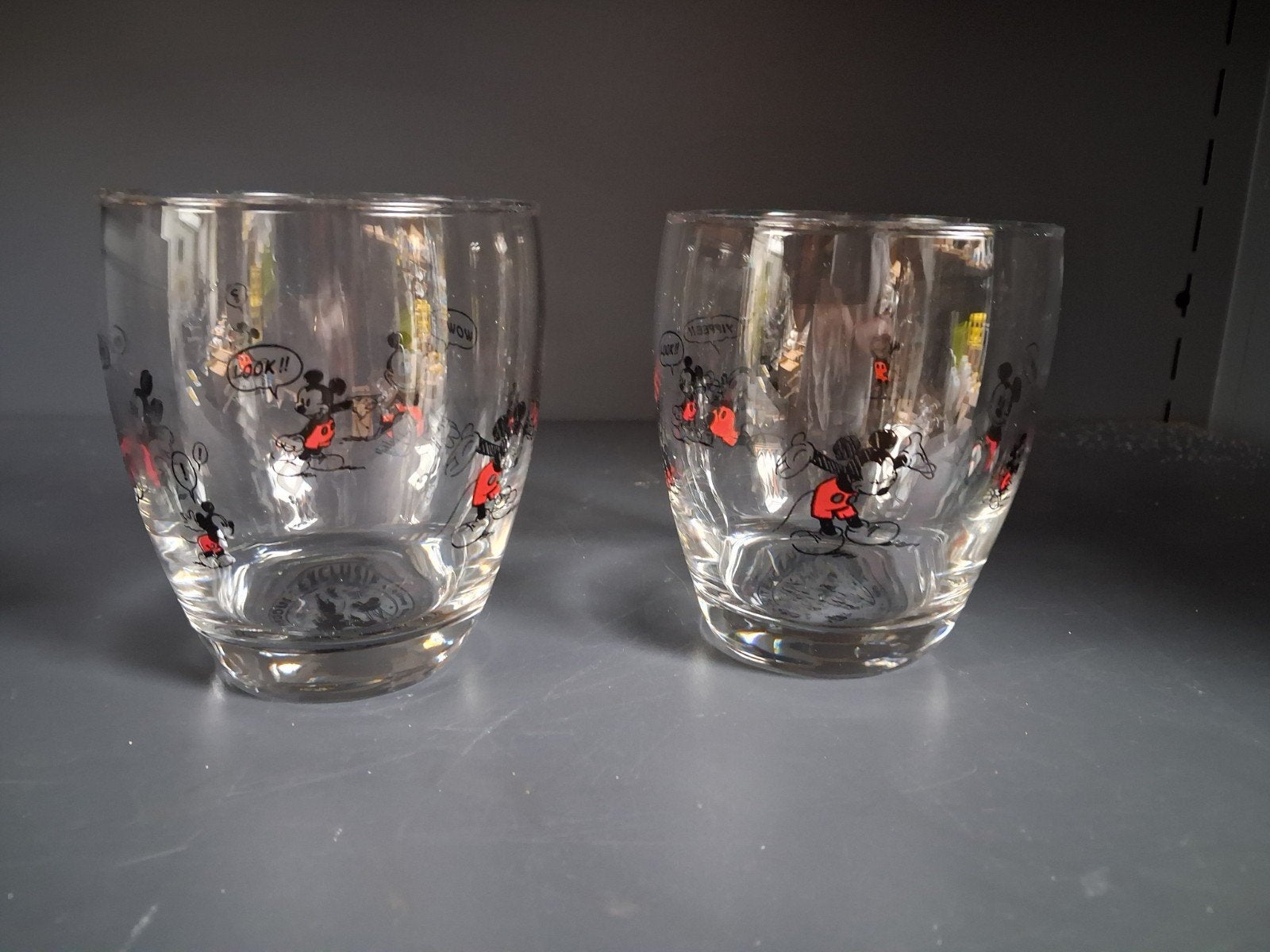 2 Disney Mickey Mouse glazen - Disneyland Parijs exclusief, Ophalen of Verzenden, Mickey Mouse, Gebruikt, Servies