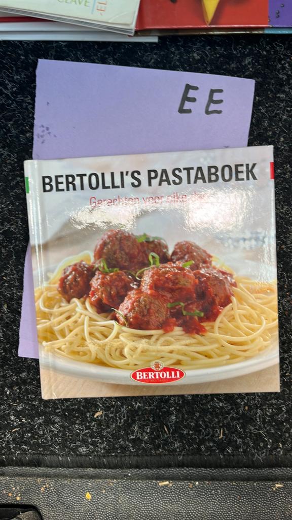 Bertolli's Pastaboek: Gerechten voor elke dag, Ophalen of Verzenden, Zo goed als nieuw, Italië, Hoofdgerechten