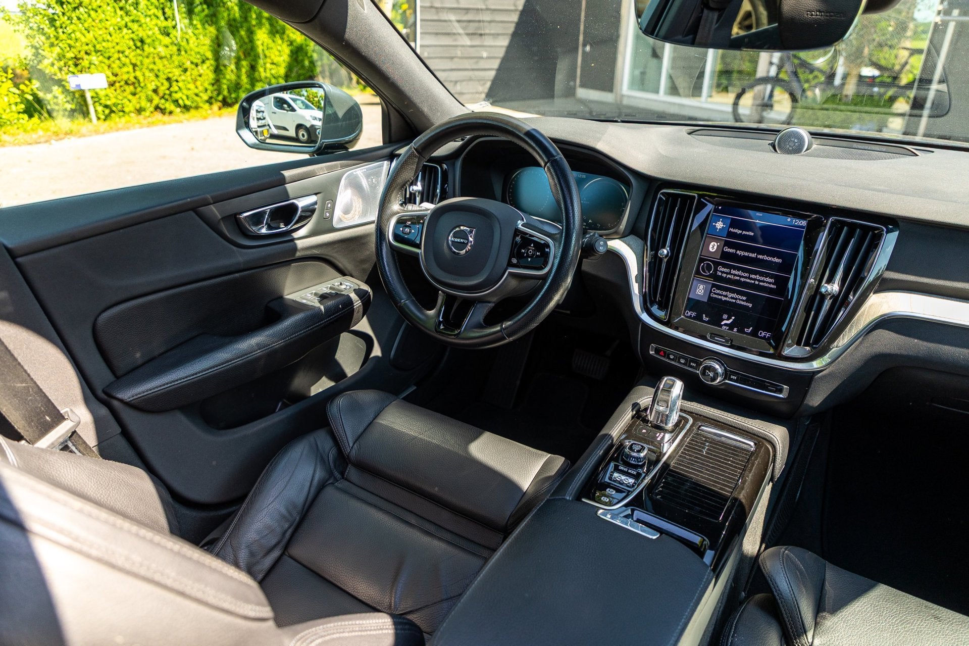 Volvo V60 2.0 T8 Twin Engine AWD I Inscription I Bowers & Wi, Automaat, Gebruikt, 4 cilinders, 1972 kg