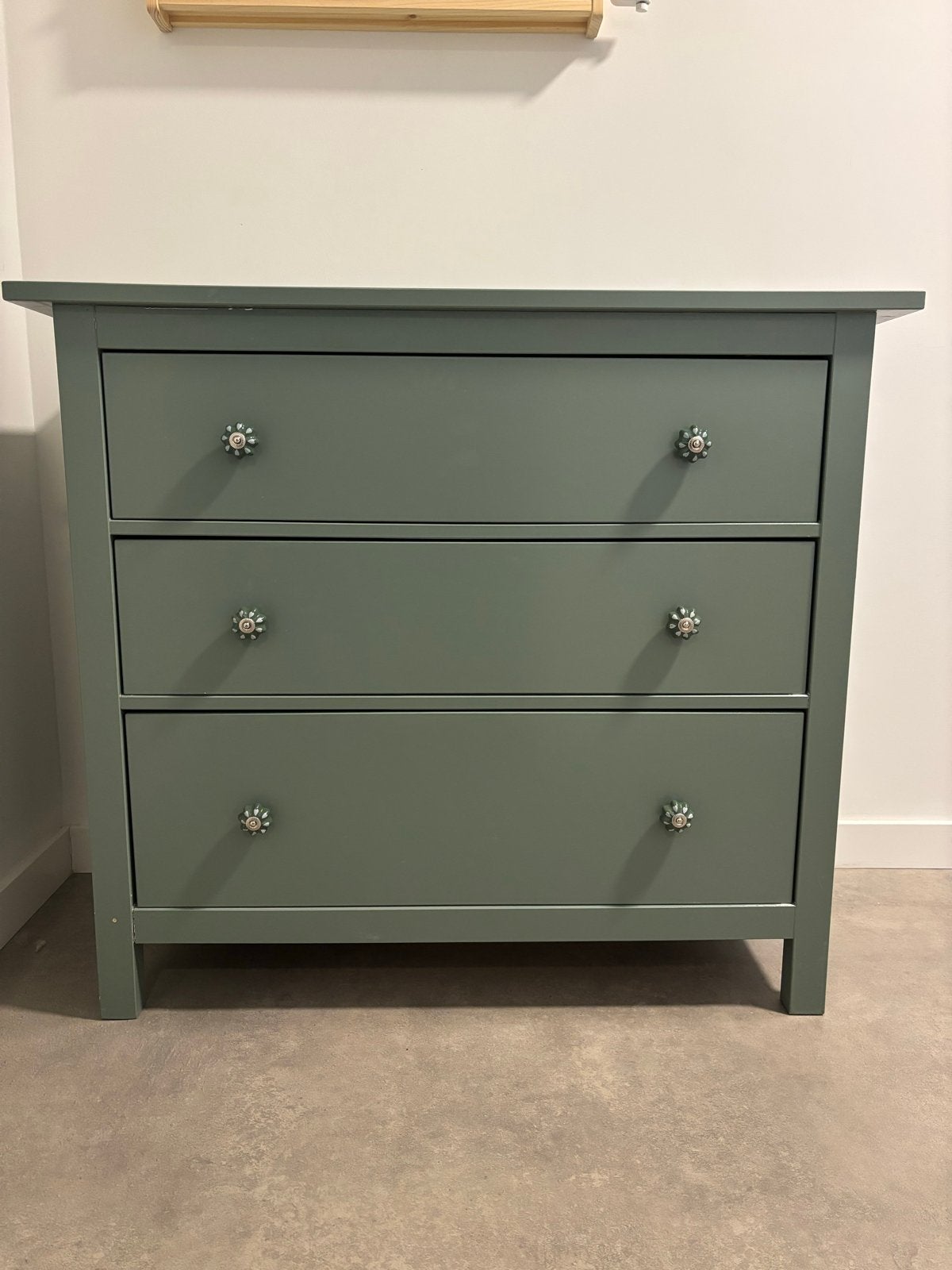Hemnes kast commode met gebruikssporen, Gebruikt, 3 of 4 laden, Minder dan 100 cm, 25 tot 50 cm
