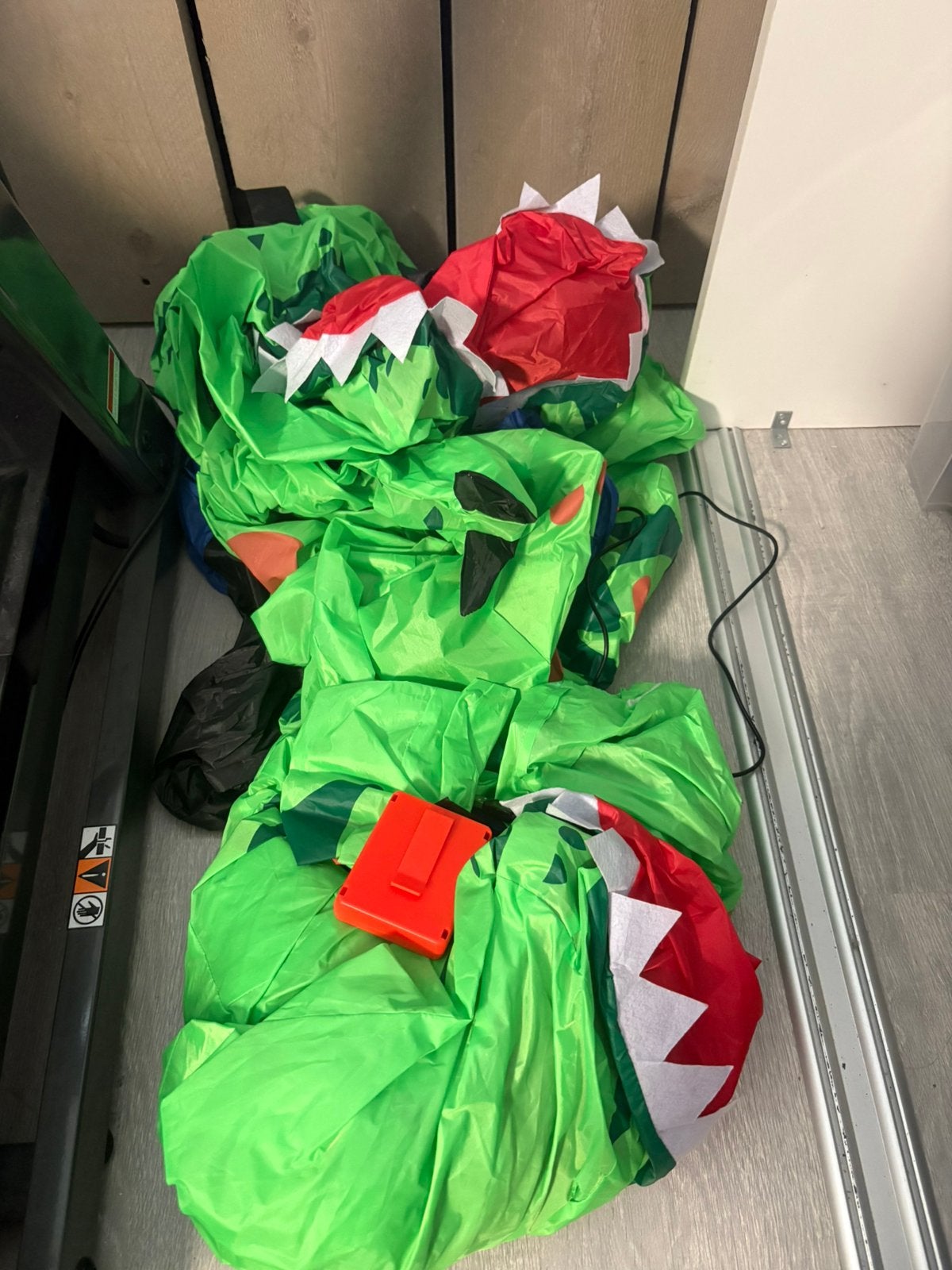 2 x opblaasbare dino kostuums, Ophalen of Verzenden, Zo goed als nieuw, Carnaval