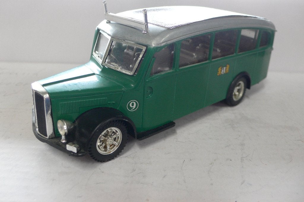 saurer -Basel Zwitserse postbus -vitesse - 1/43, Verzenden, Zo goed als nieuw, Bus of Vrachtwagen, Overige merken
